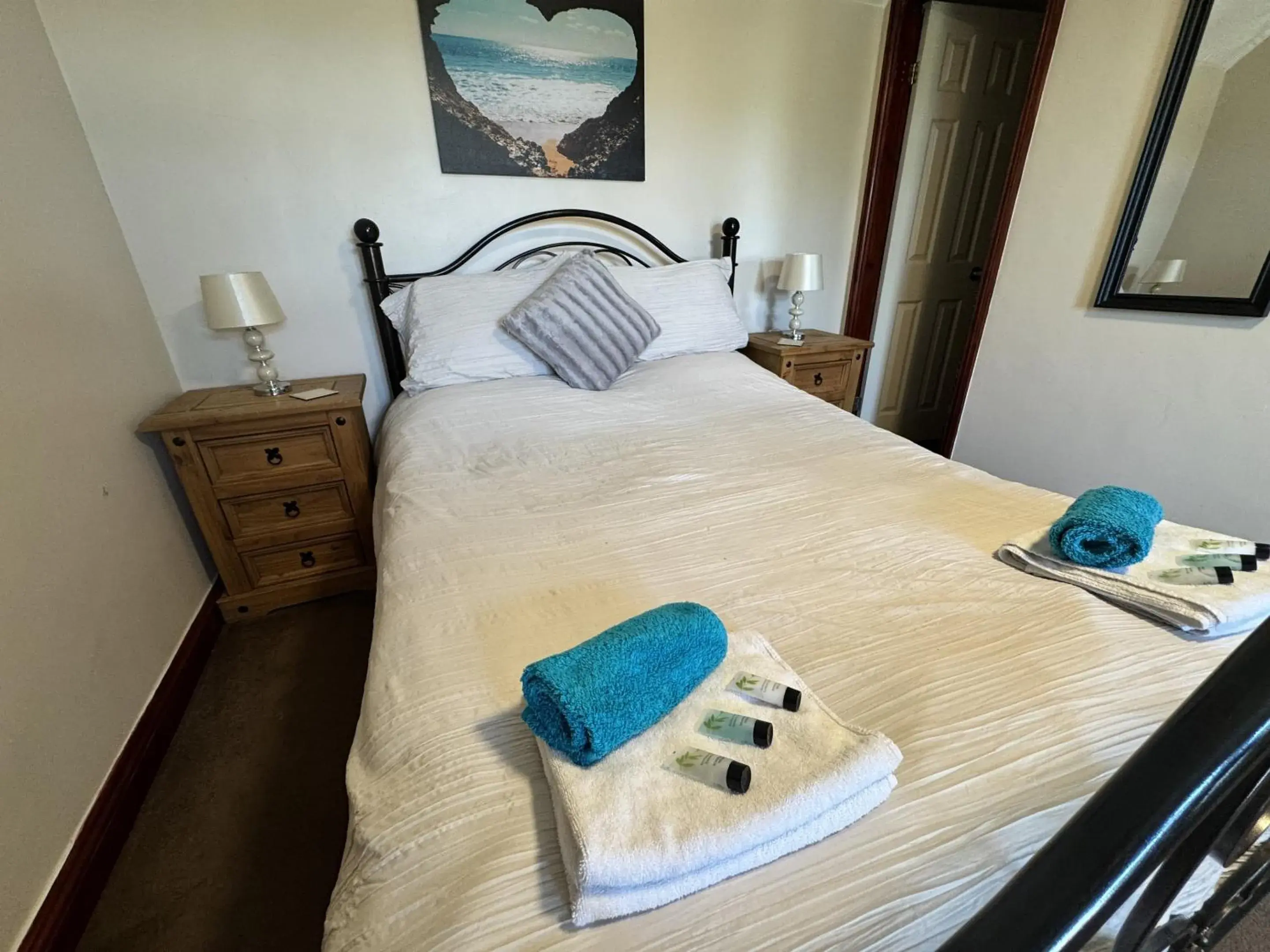 Bedroom, Bed in The Kings Head inn Bedroom, Bed in The Kings Head inn