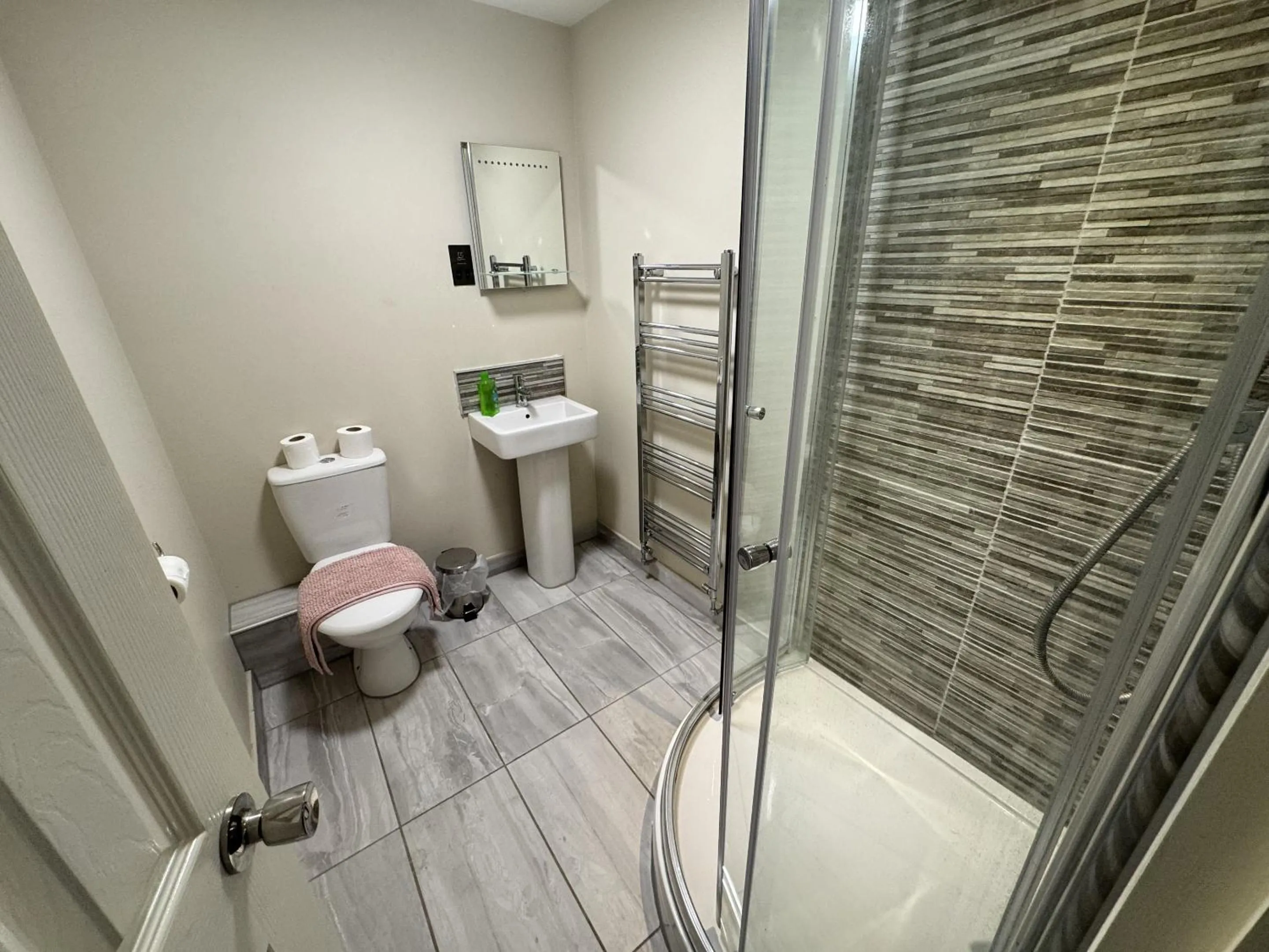 Bedroom in The Kings Head inn