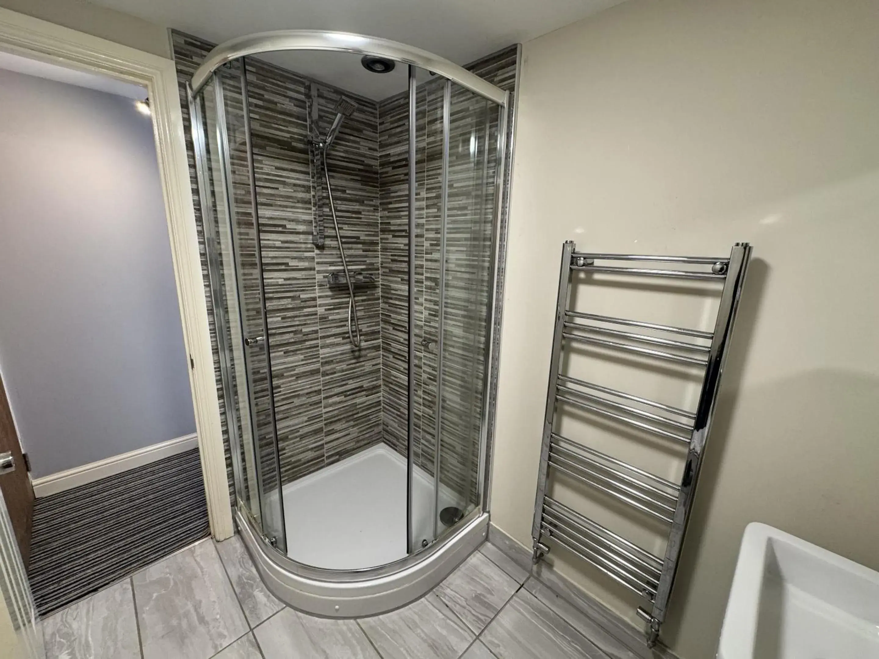 Bedroom in The Kings Head inn Bedroom in The Kings Head inn