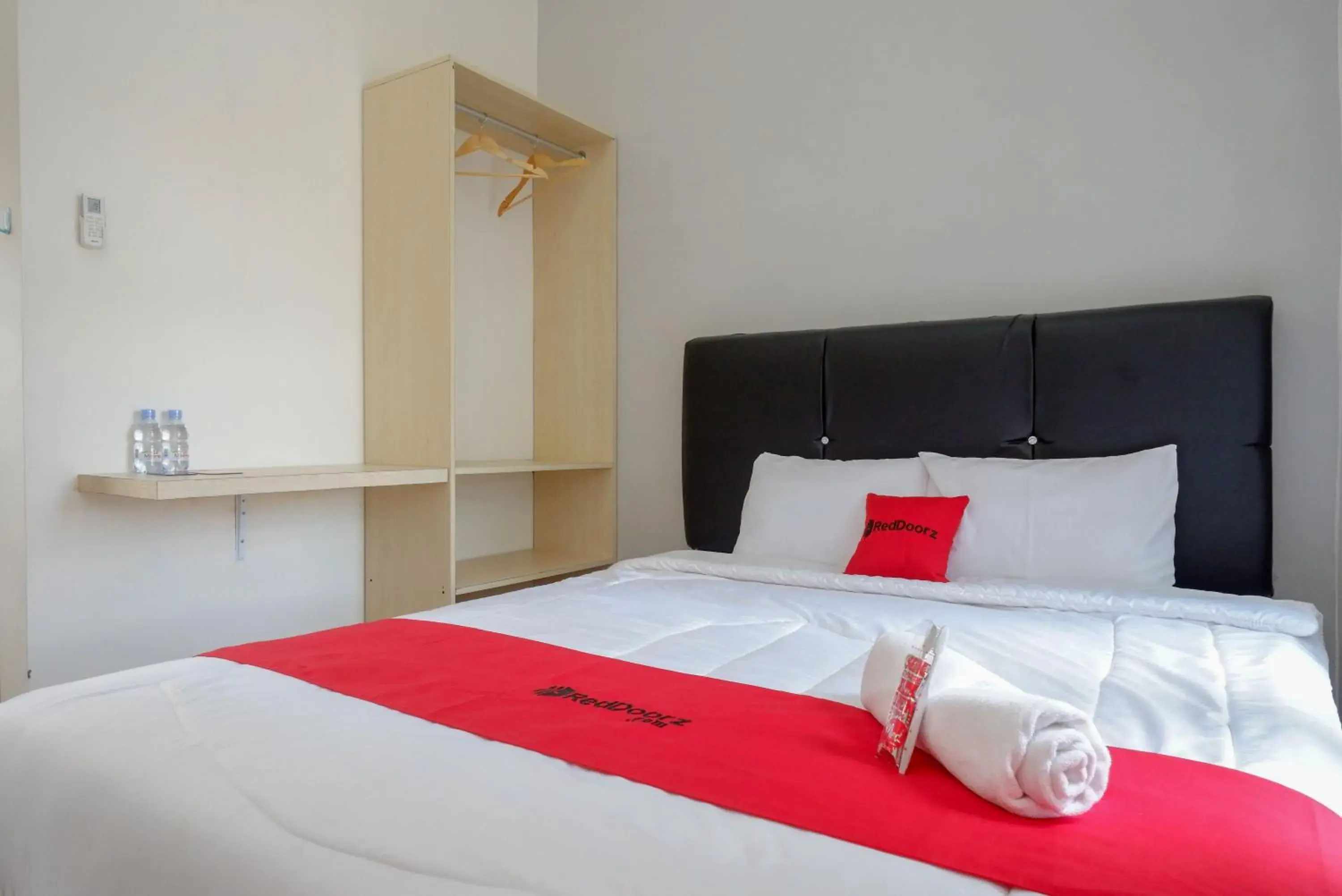 Bedroom, Bed in RedDoorz @ Kratonan Solo Bedroom, Bed in RedDoorz @ Kratonan Solo