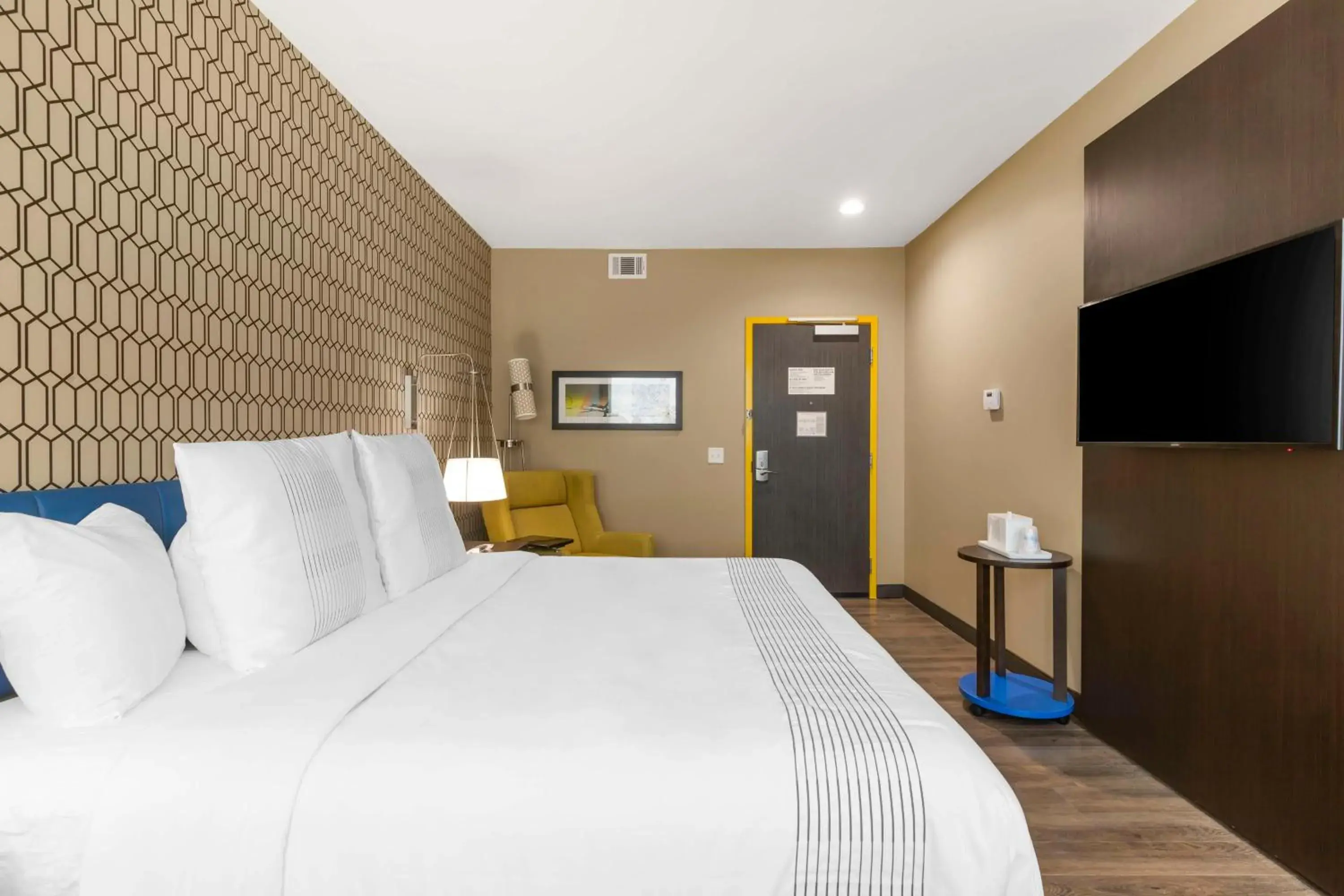 Bedroom, Bed in GLo Best Western Pooler - Savannah Airport Hotel Bedroom, Bed in GLo Best Western Pooler - Savannah Airport Hotel