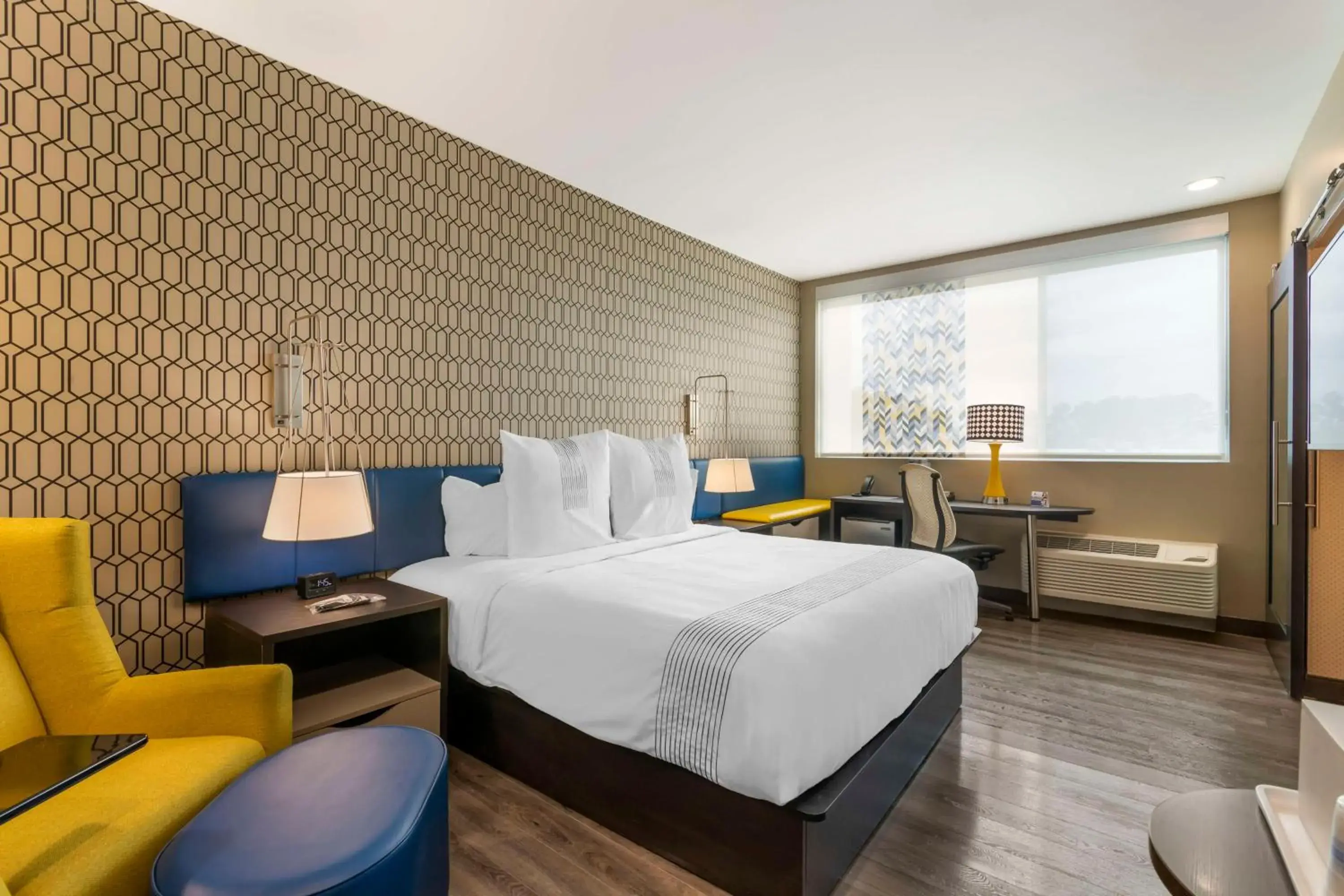 Bedroom, Bed in GLo Best Western Pooler - Savannah Airport Hotel Bedroom, Bed in GLo Best Western Pooler - Savannah Airport Hotel