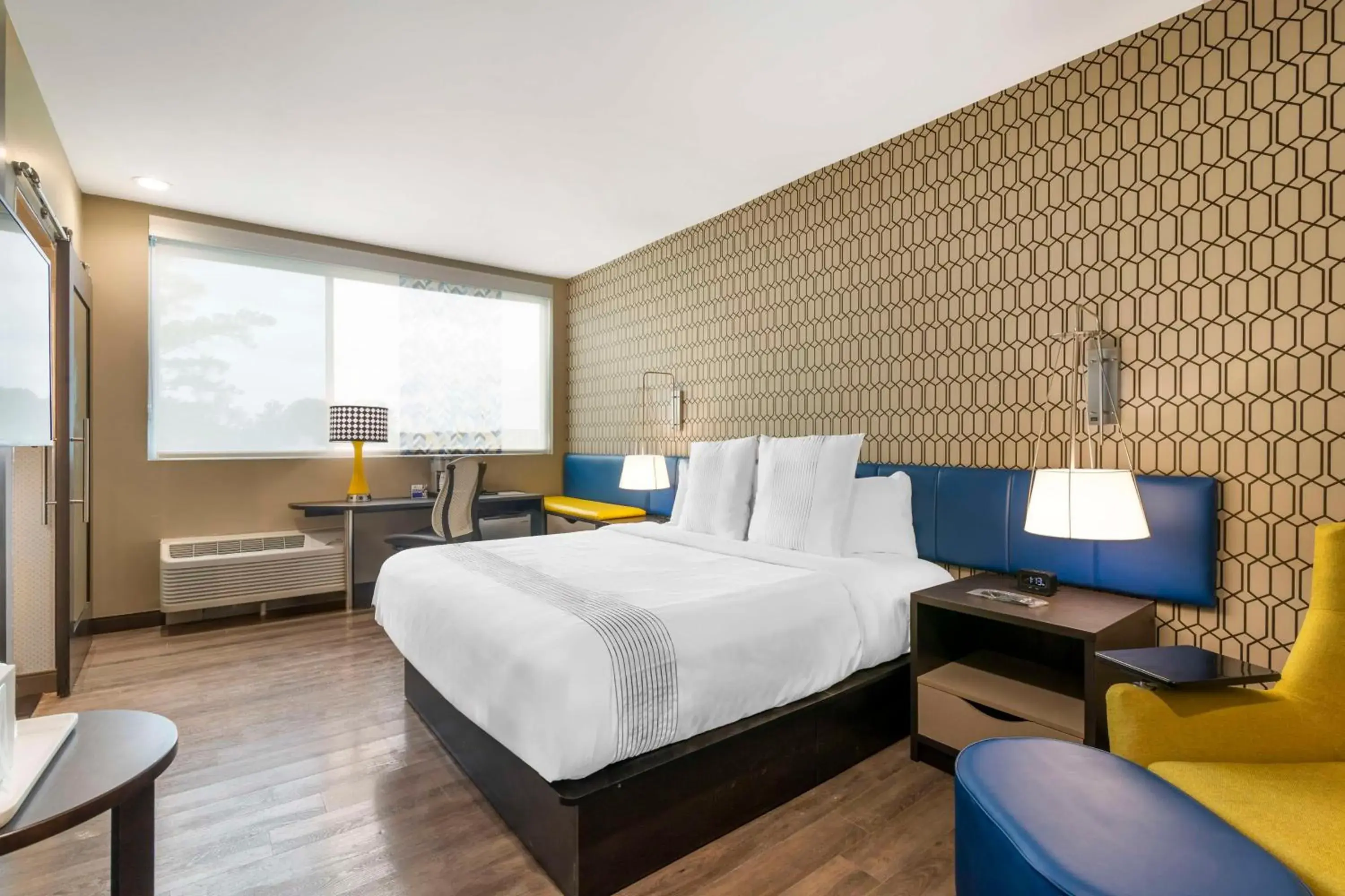 Bedroom, Bed in GLo Best Western Pooler - Savannah Airport Hotel Bedroom, Bed in GLo Best Western Pooler - Savannah Airport Hotel