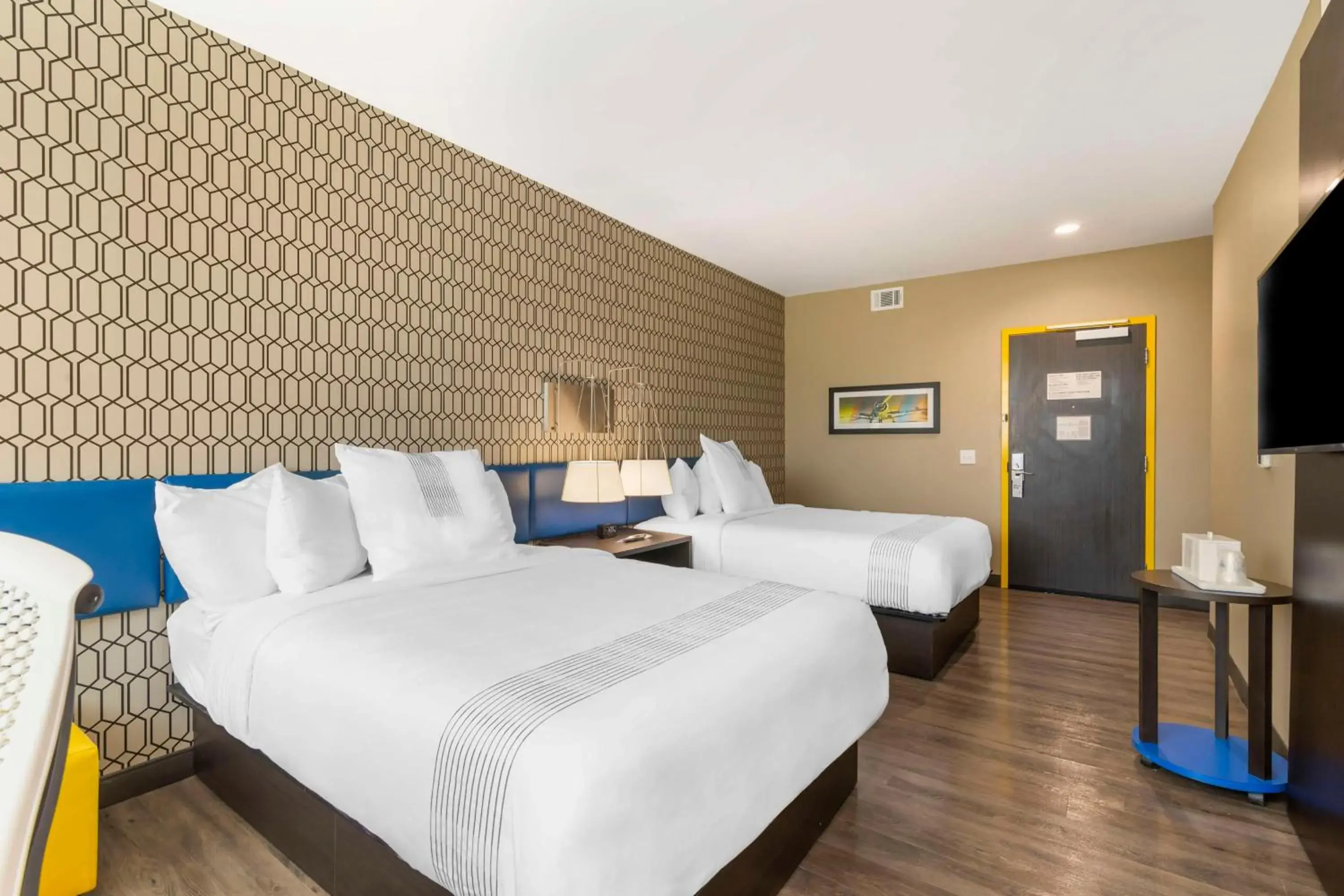 Bedroom, Bed in GLo Best Western Pooler - Savannah Airport Hotel Bedroom, Bed in GLo Best Western Pooler - Savannah Airport Hotel