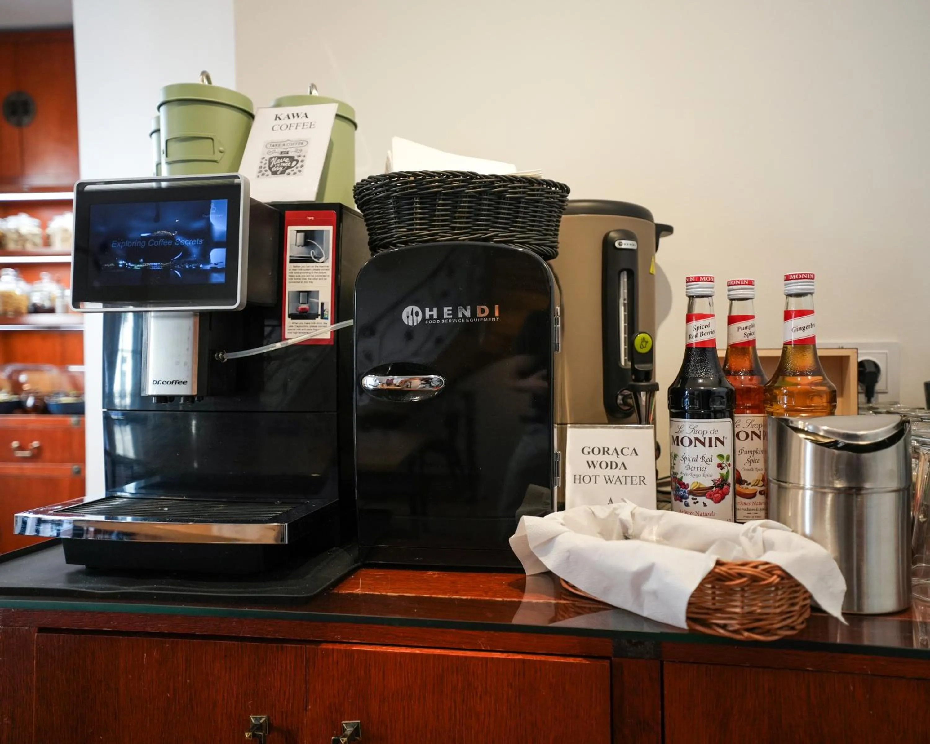 Coffee/tea facilities in Villa Admiral
