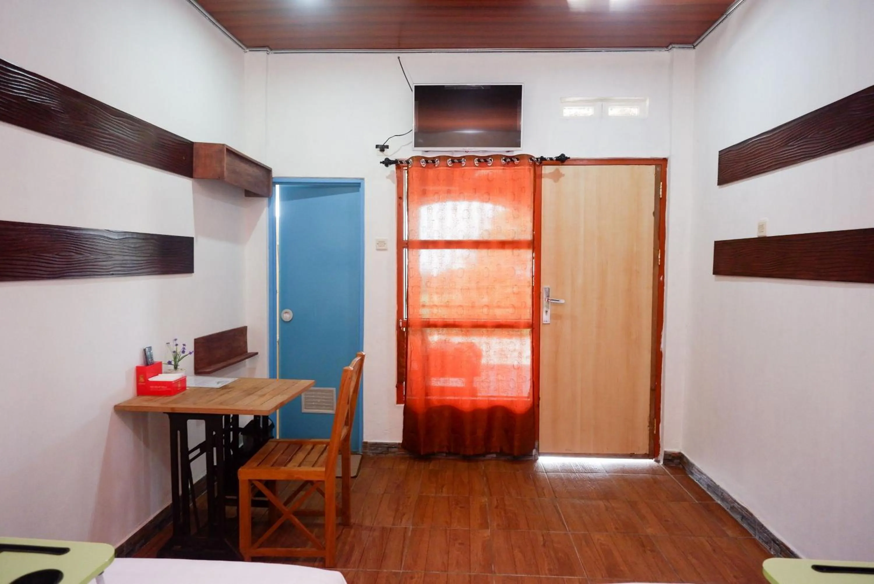 Seating area in Urbanview Hotel Mountain Palace Kopeng