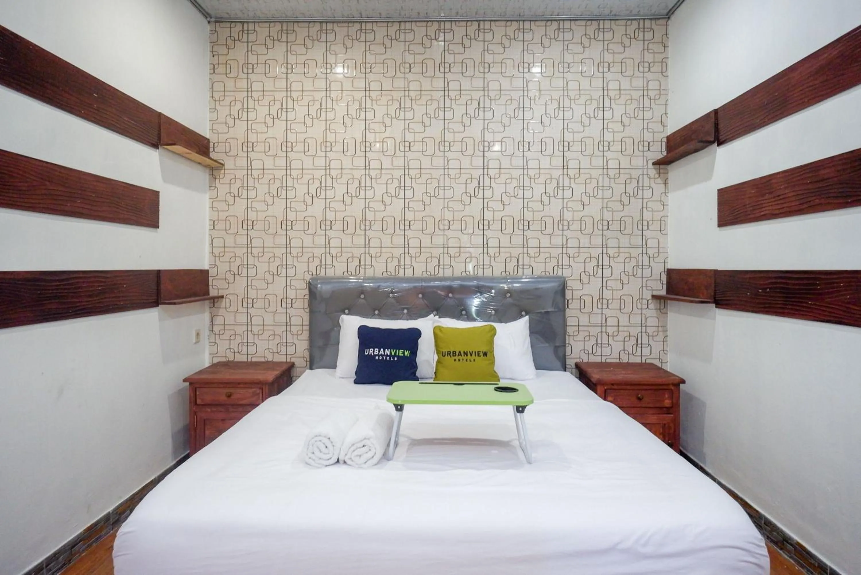 Bedroom, Bed in Urbanview Hotel Mountain Palace Kopeng