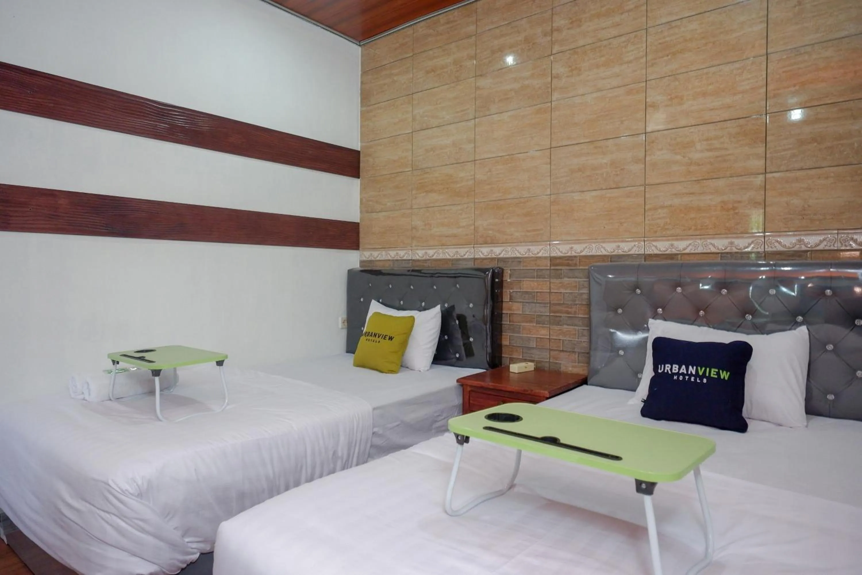 Bedroom, Bed in Urbanview Hotel Mountain Palace Kopeng