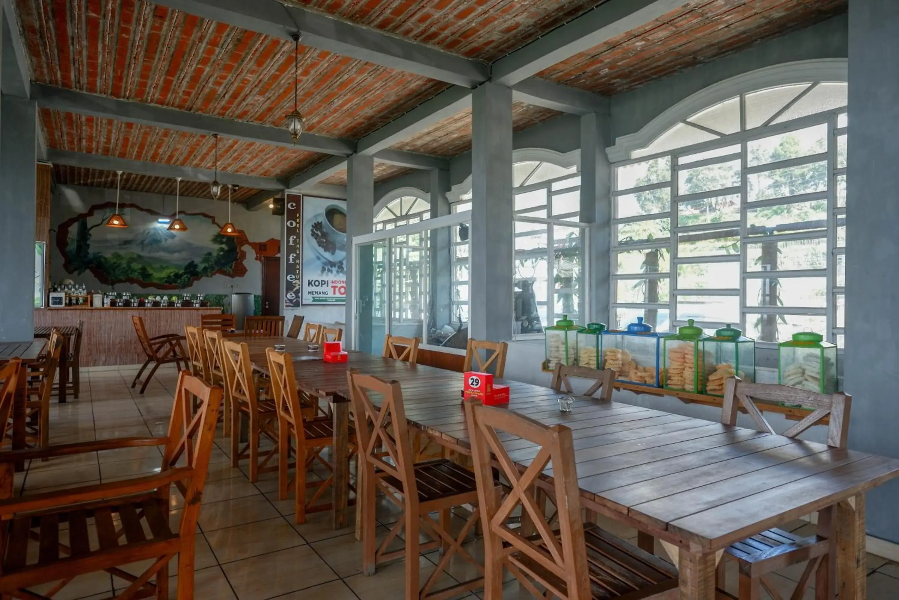 Seating area in Urbanview Hotel Mountain Palace Kopeng Seating area in Urbanview Hotel Mountain Palace Kopeng