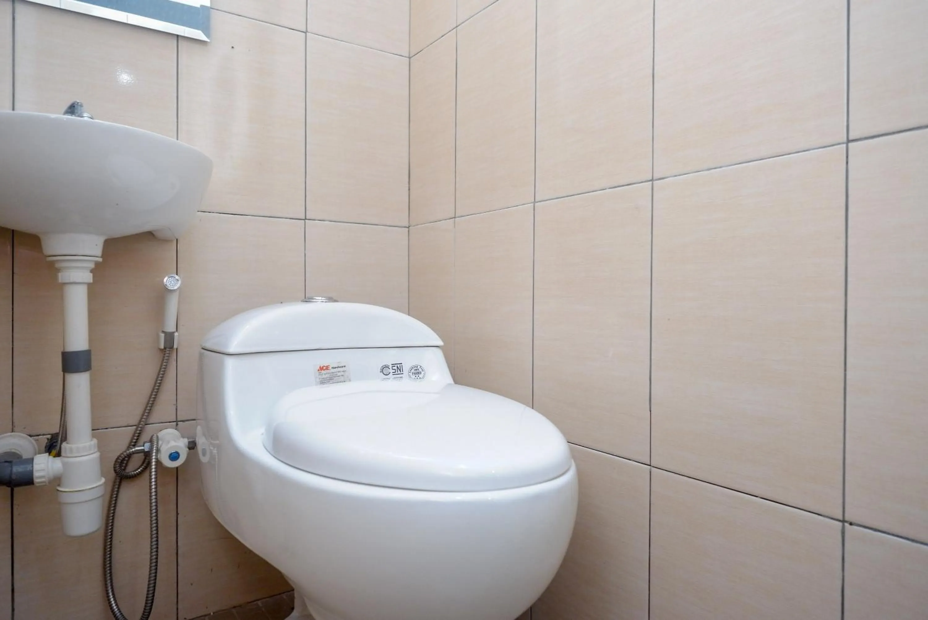 Bathroom in Urbanview Hotel Mountain Palace Kopeng