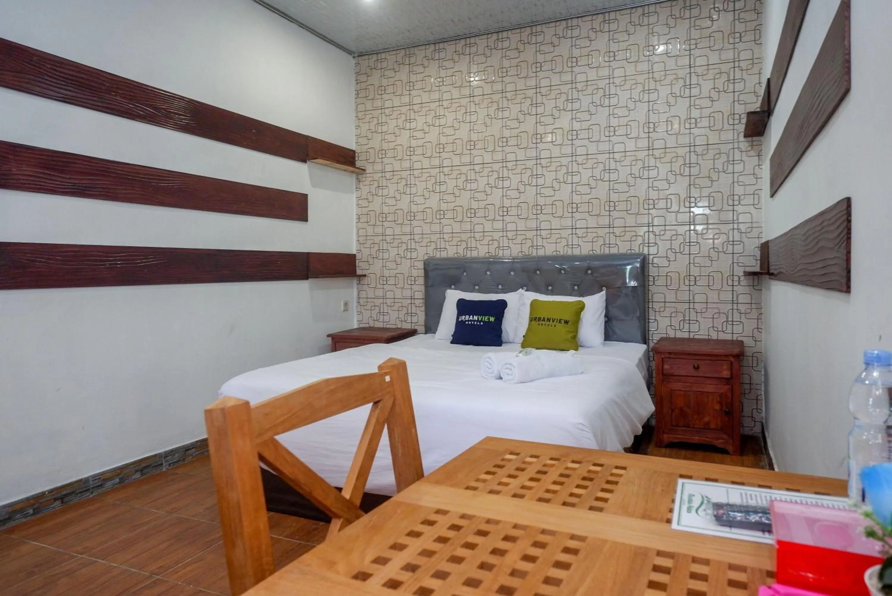 Bedroom, Bed in Urbanview Hotel Mountain Palace Kopeng