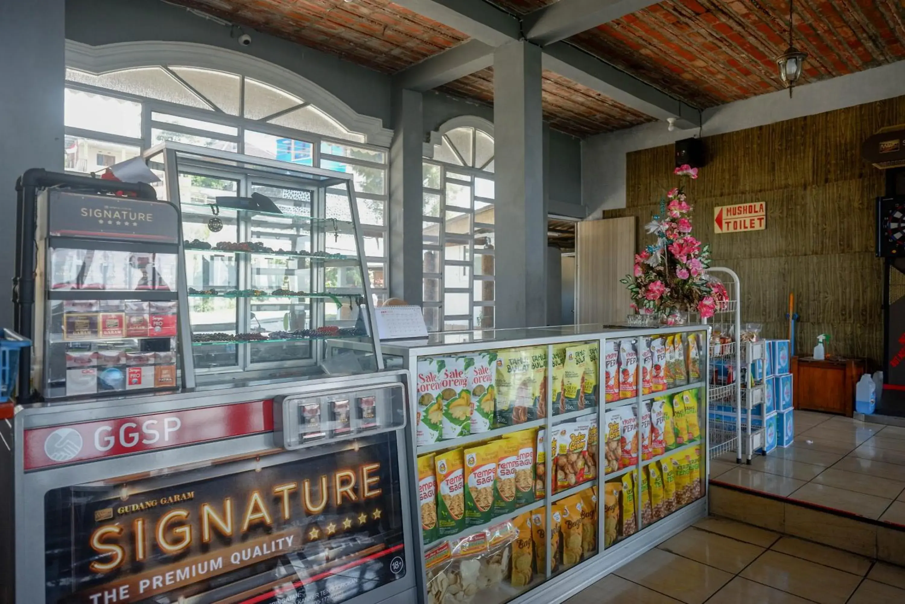 Restaurant/places to eat in Urbanview Hotel Mountain Palace Kopeng Restaurant/places to eat in Urbanview Hotel Mountain Palace Kopeng