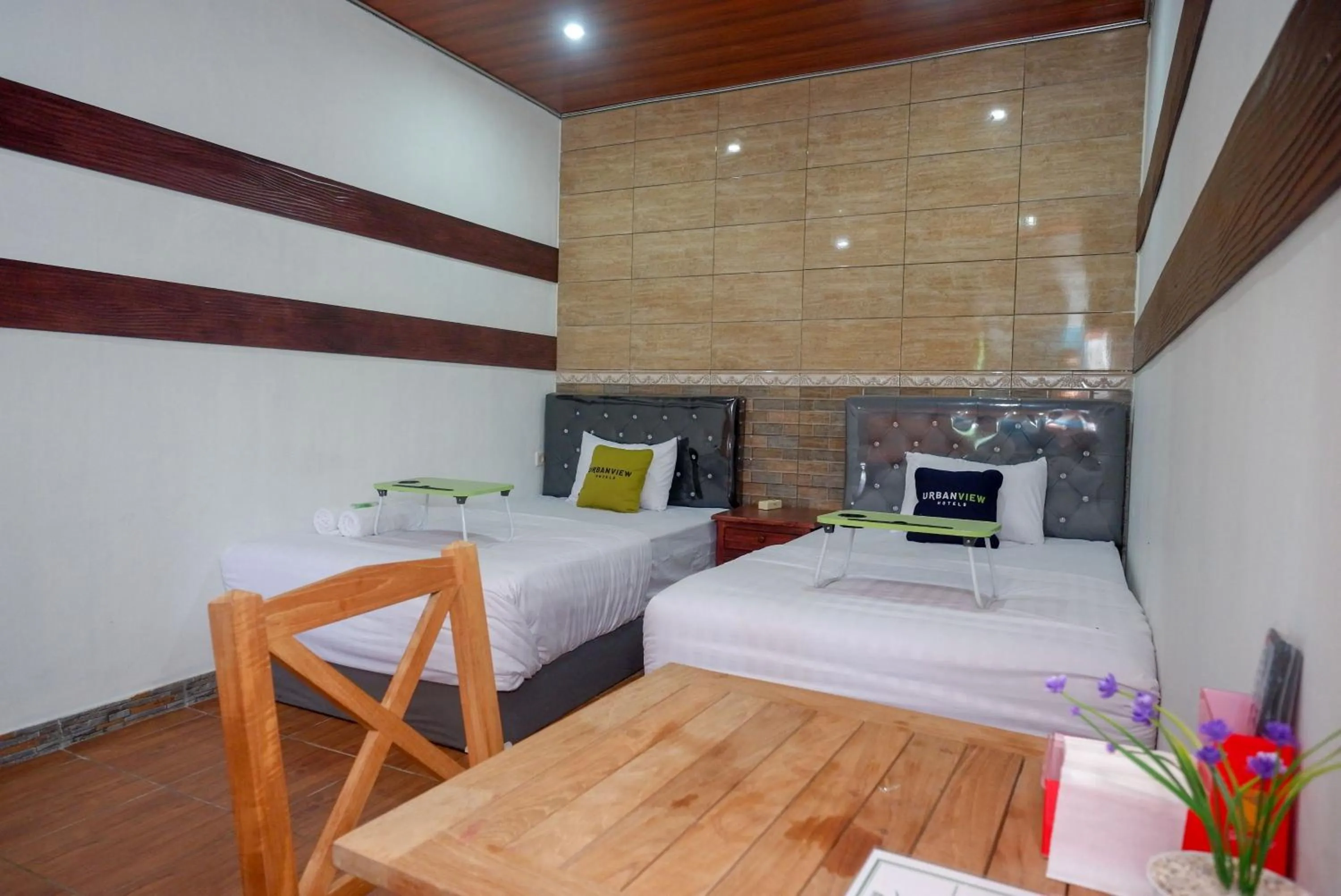 Bedroom, Bed in Urbanview Hotel Mountain Palace Kopeng