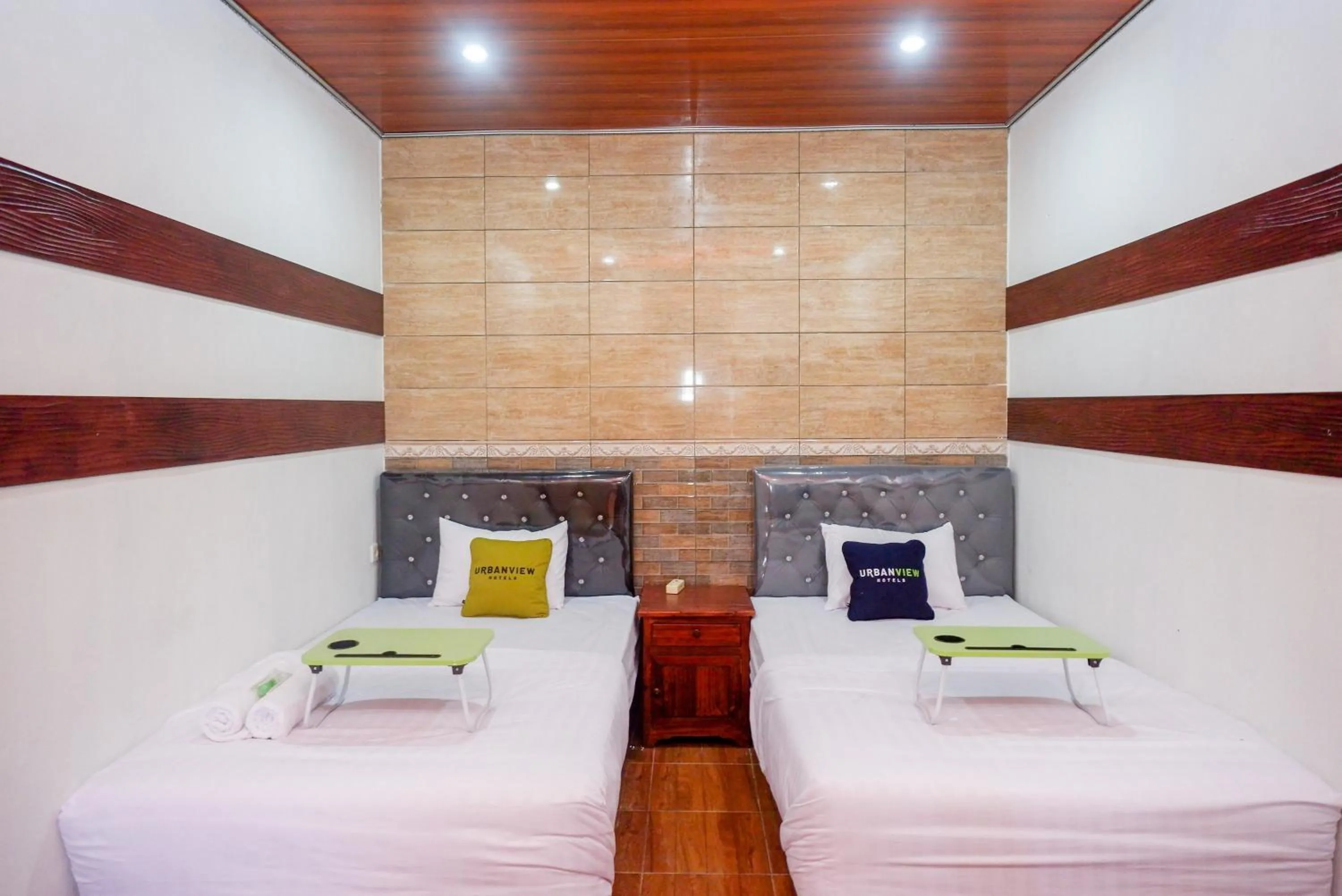 Bedroom, Bed in Urbanview Hotel Mountain Palace Kopeng