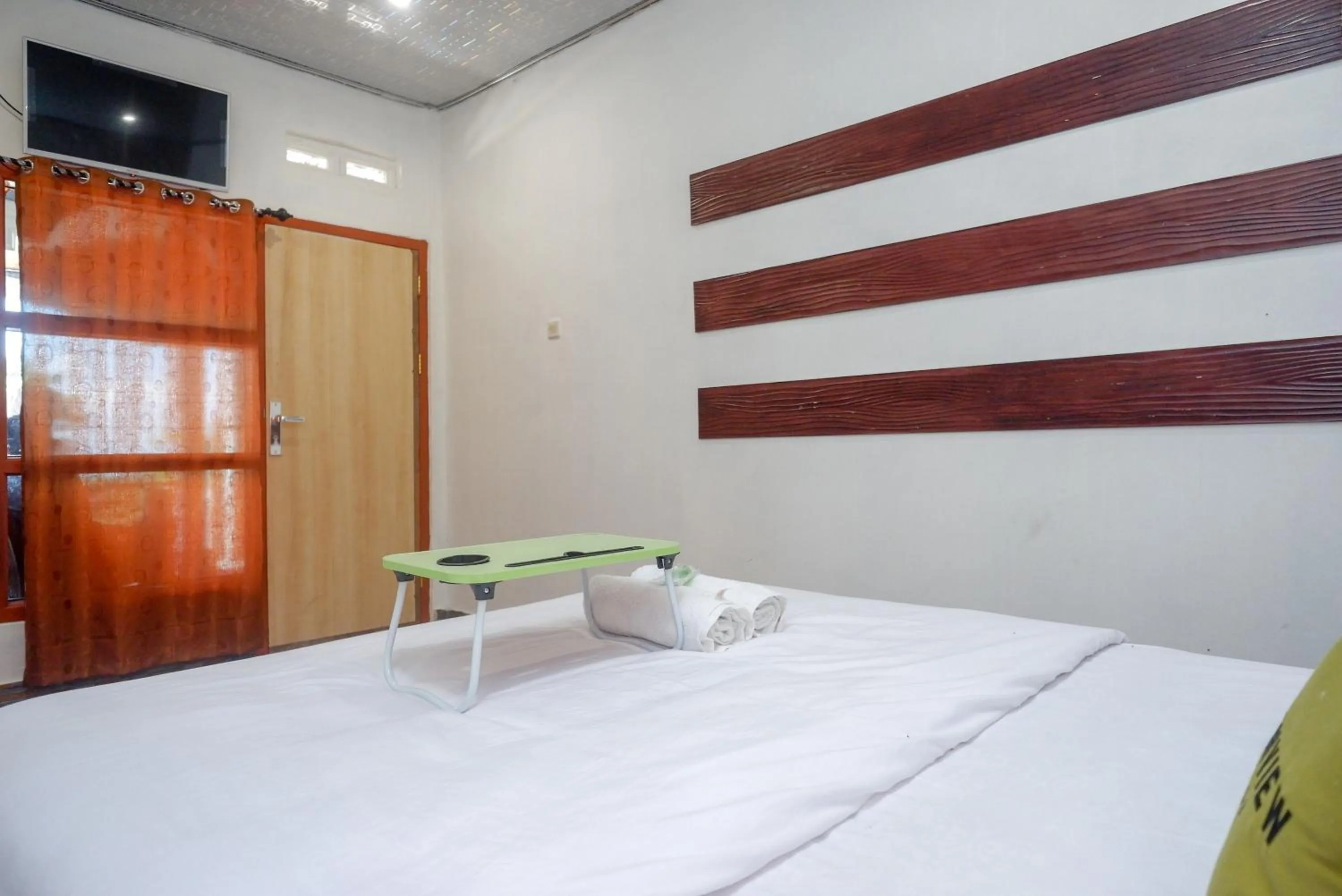 Bedroom, Bed in Urbanview Hotel Mountain Palace Kopeng