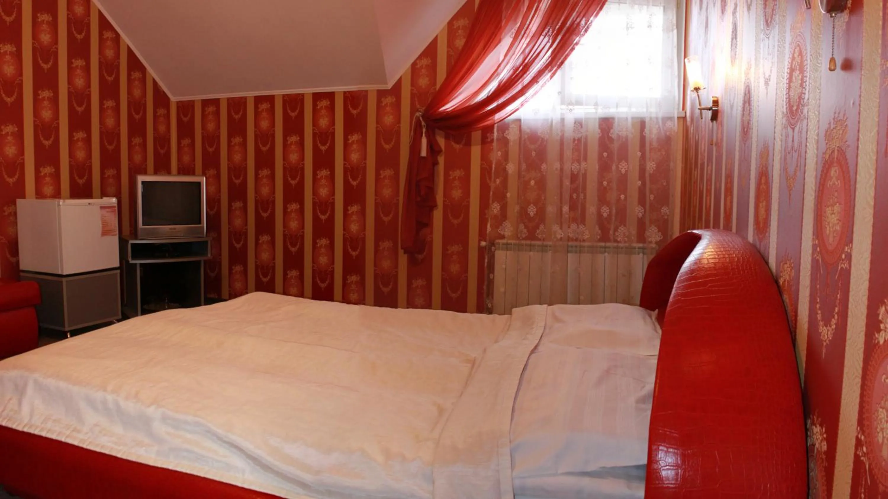 Bedroom, Bed in U Anity