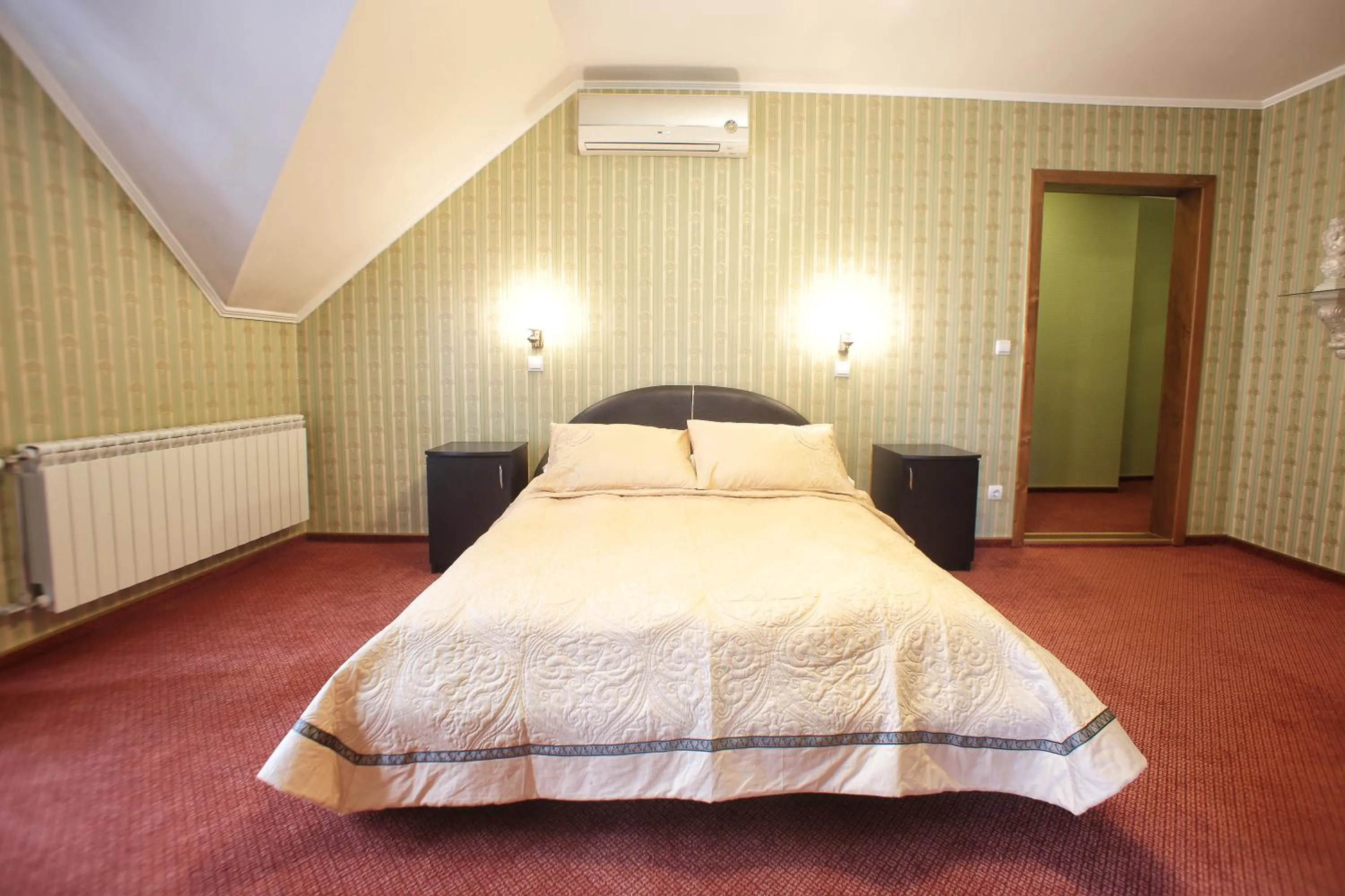 Bedroom, Bed in U Anity