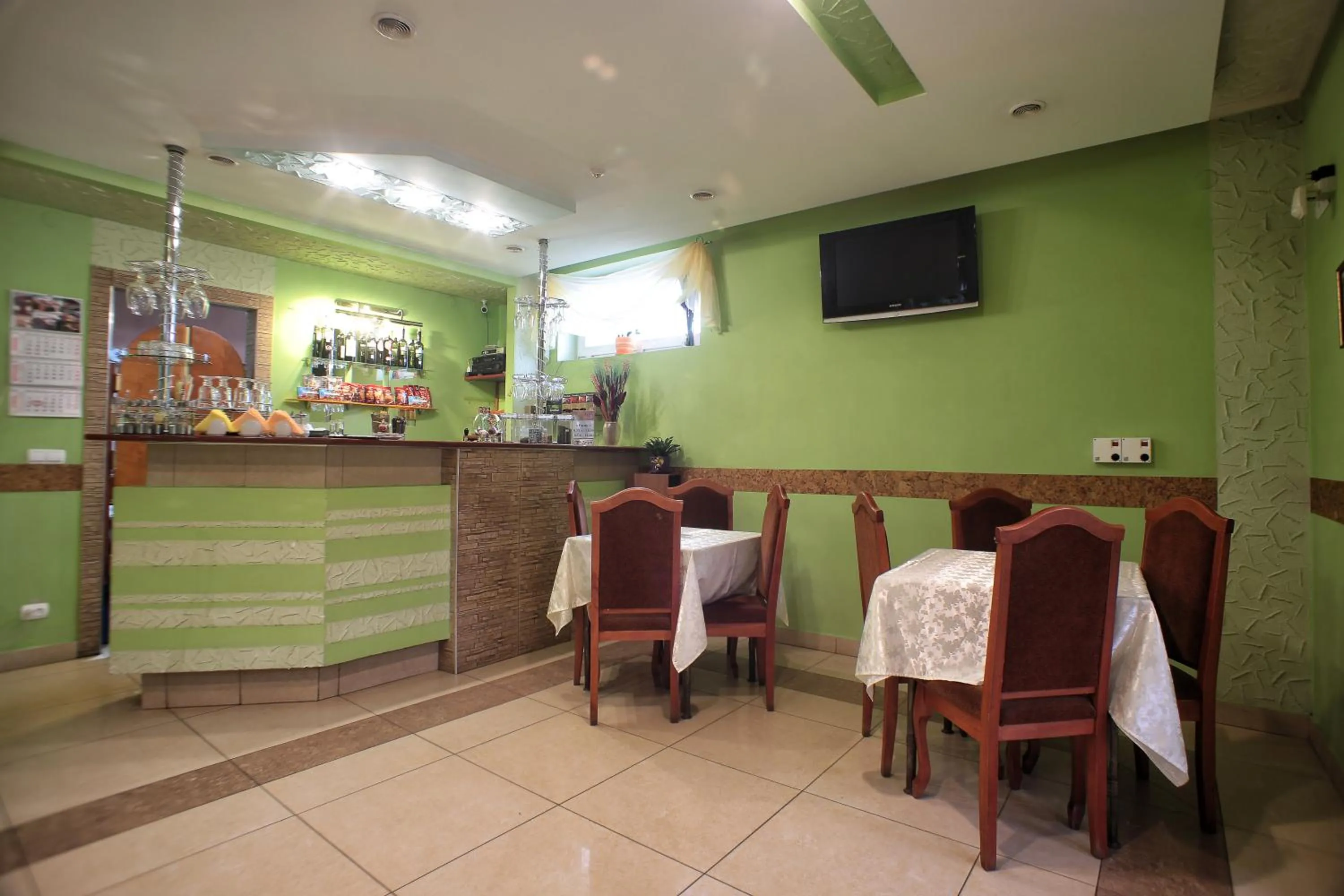 Restaurant/places to eat in U Anity