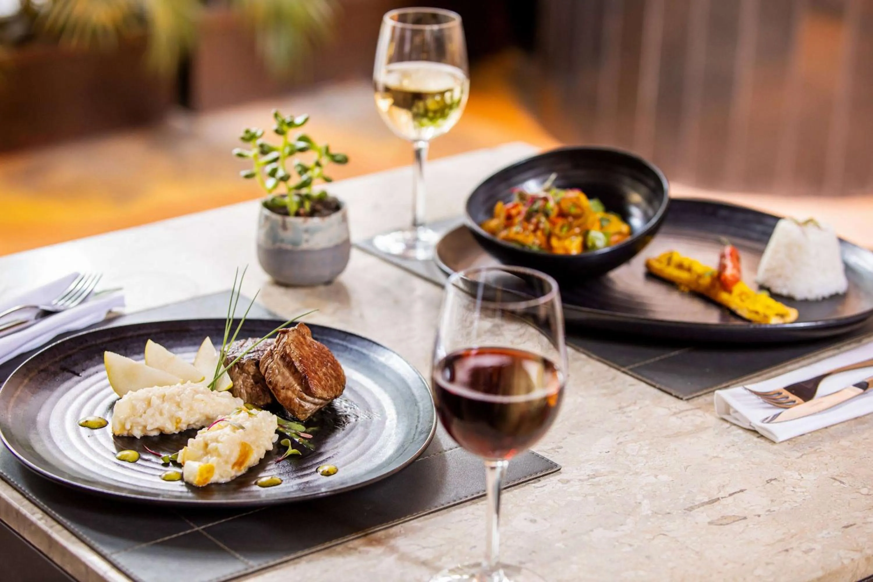 Restaurant/places to eat in Meliá Paulista