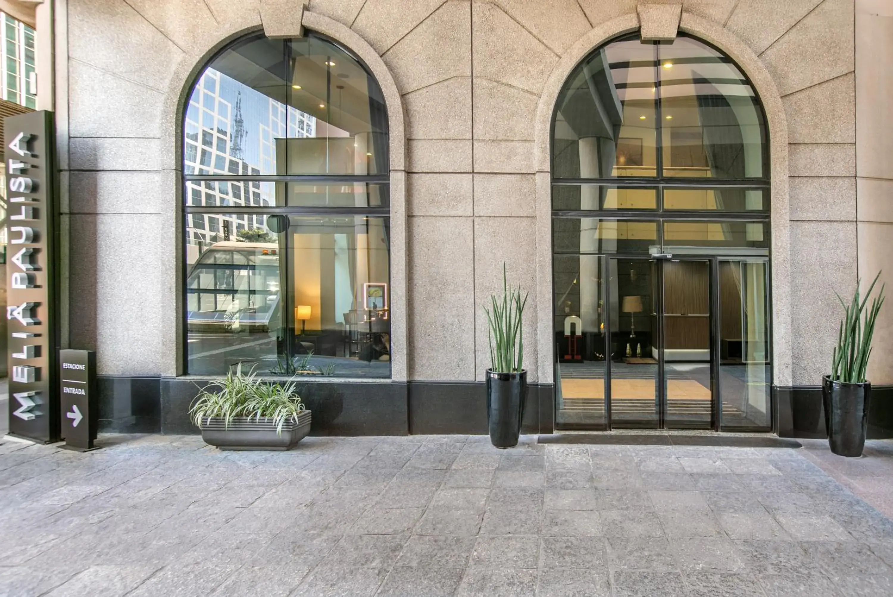 Facade/entrance in Meliá Paulista Facade/entrance in Meliá Paulista