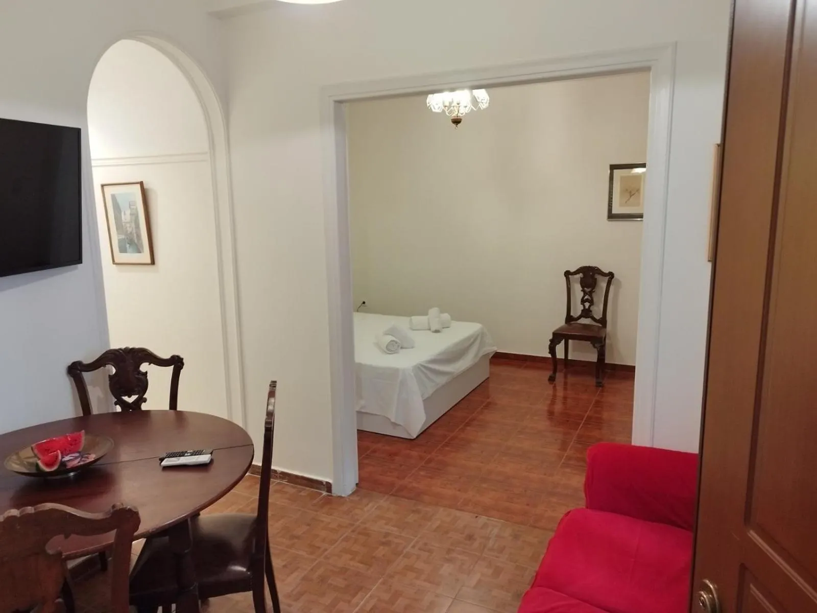 Communal lounge/ TV room, Bed in Zeus Apartment