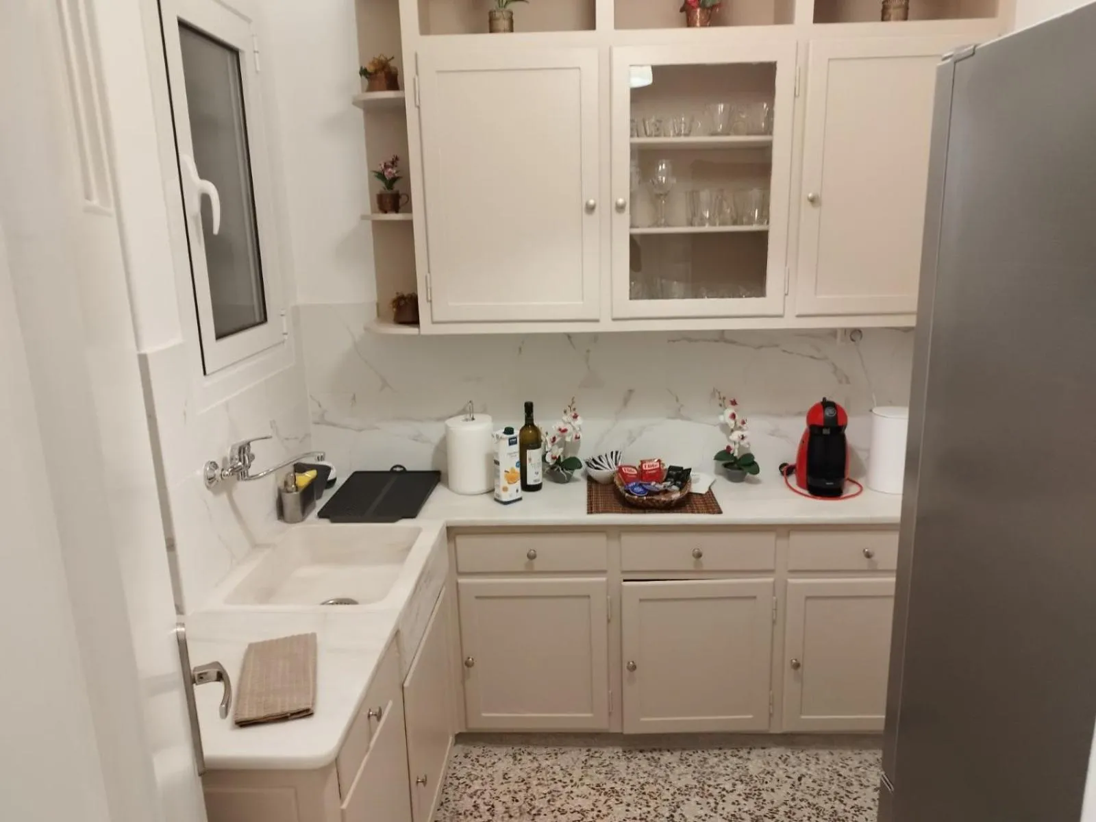 Zeus Apartment