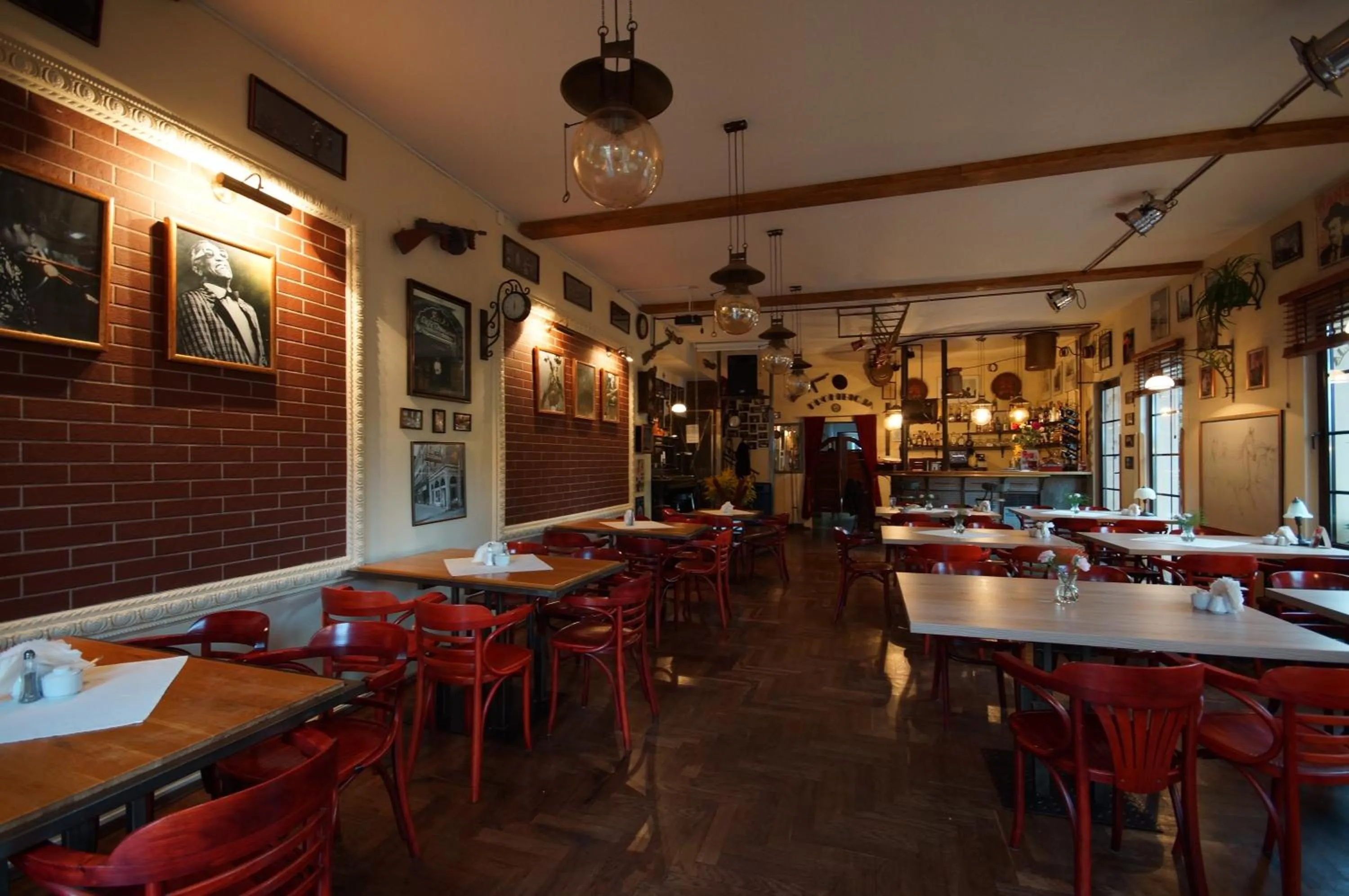 Restaurant/places to eat in Prohibicja Peter's Pub