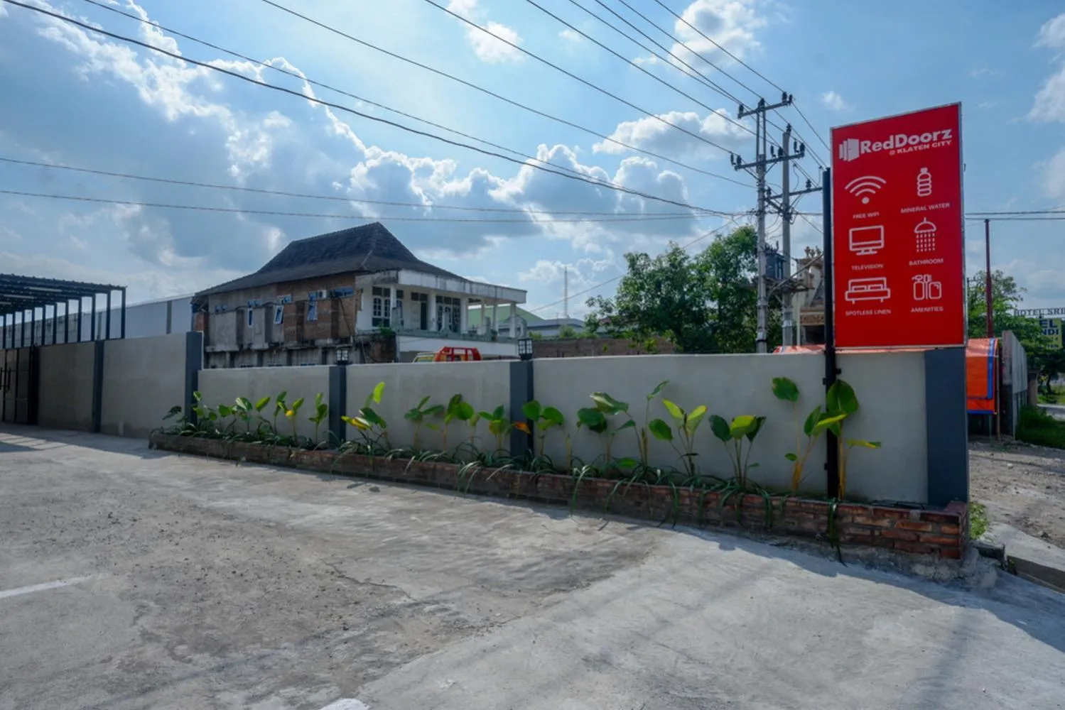 Property logo or sign in RedDoorz @ Klaten City