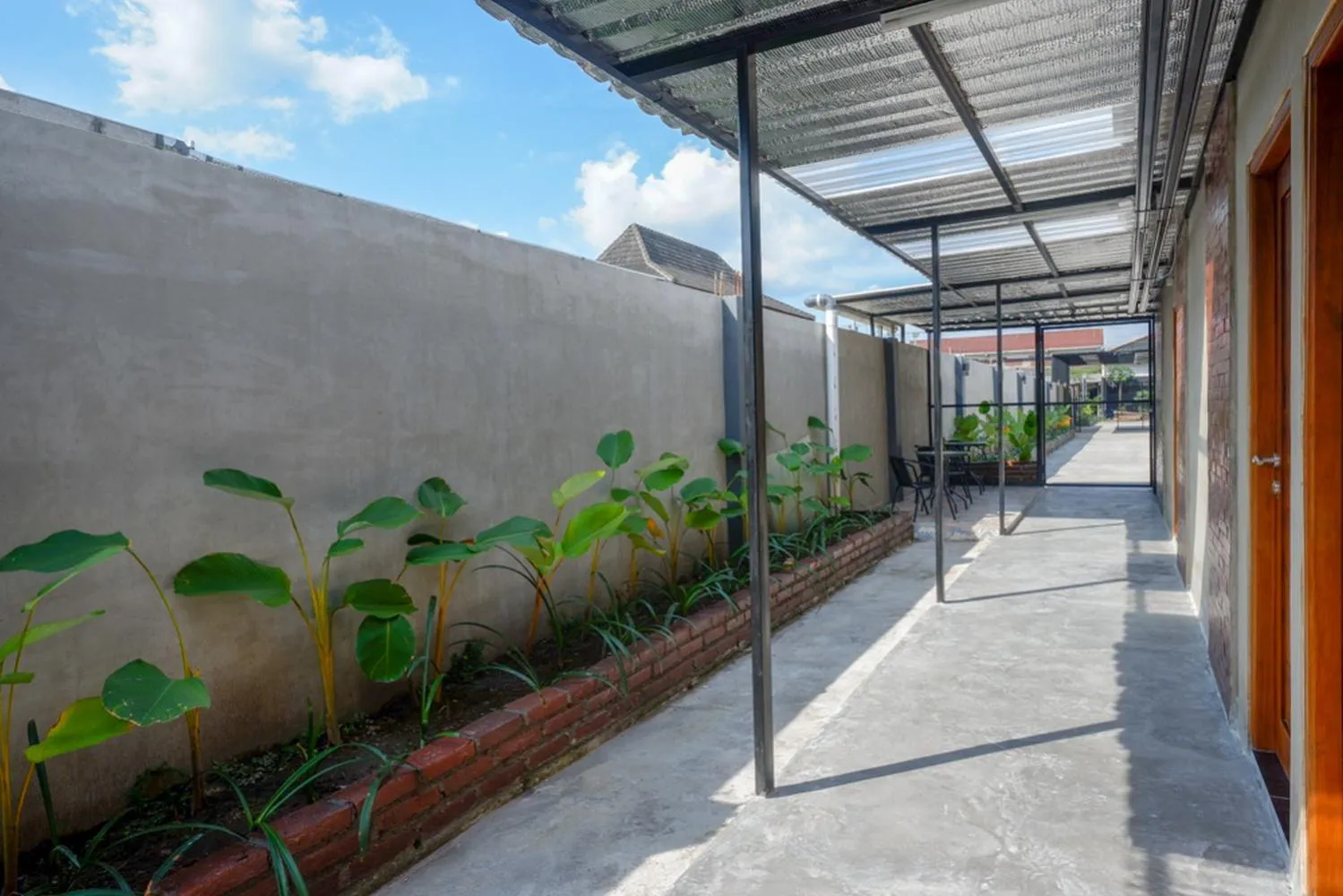 Facade/entrance in RedDoorz @ Klaten City