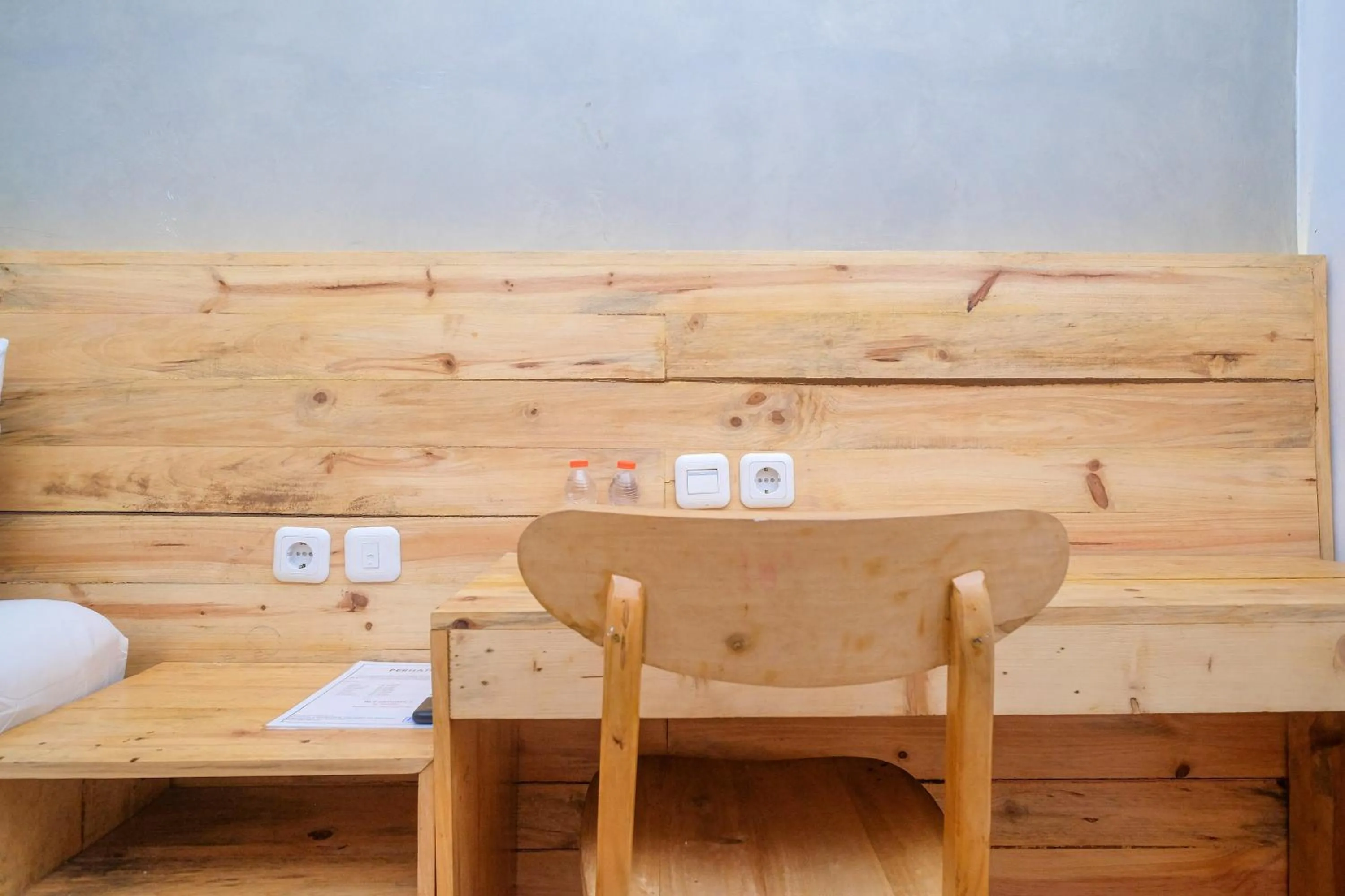 Seating area in RedDoorz @ Klaten City