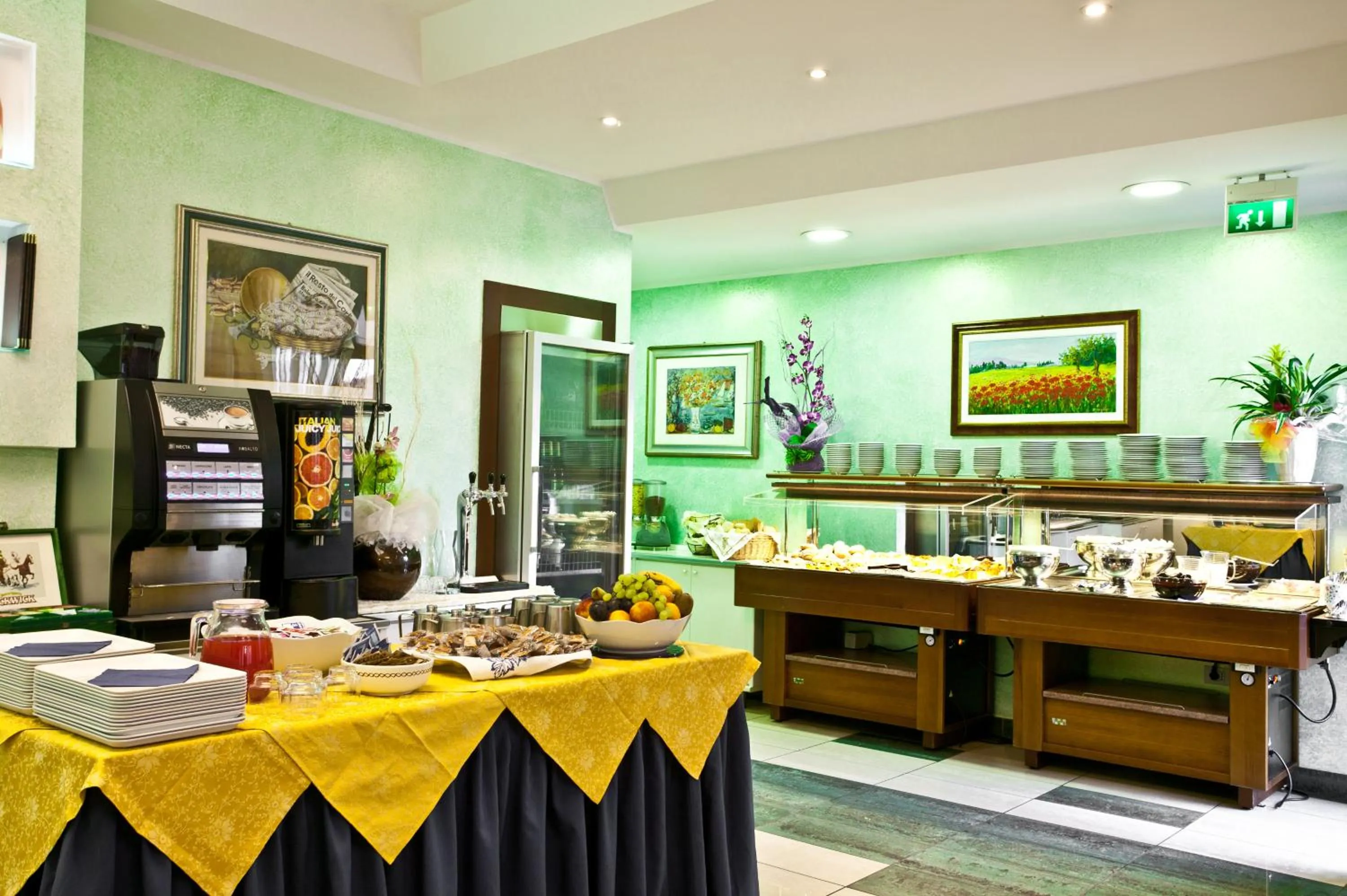 Restaurant/places to eat in Hotel Amalfi