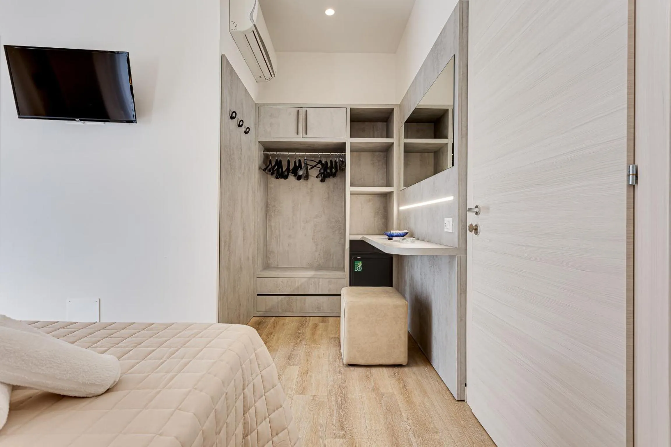 wardrobe in Hotel Amalfi