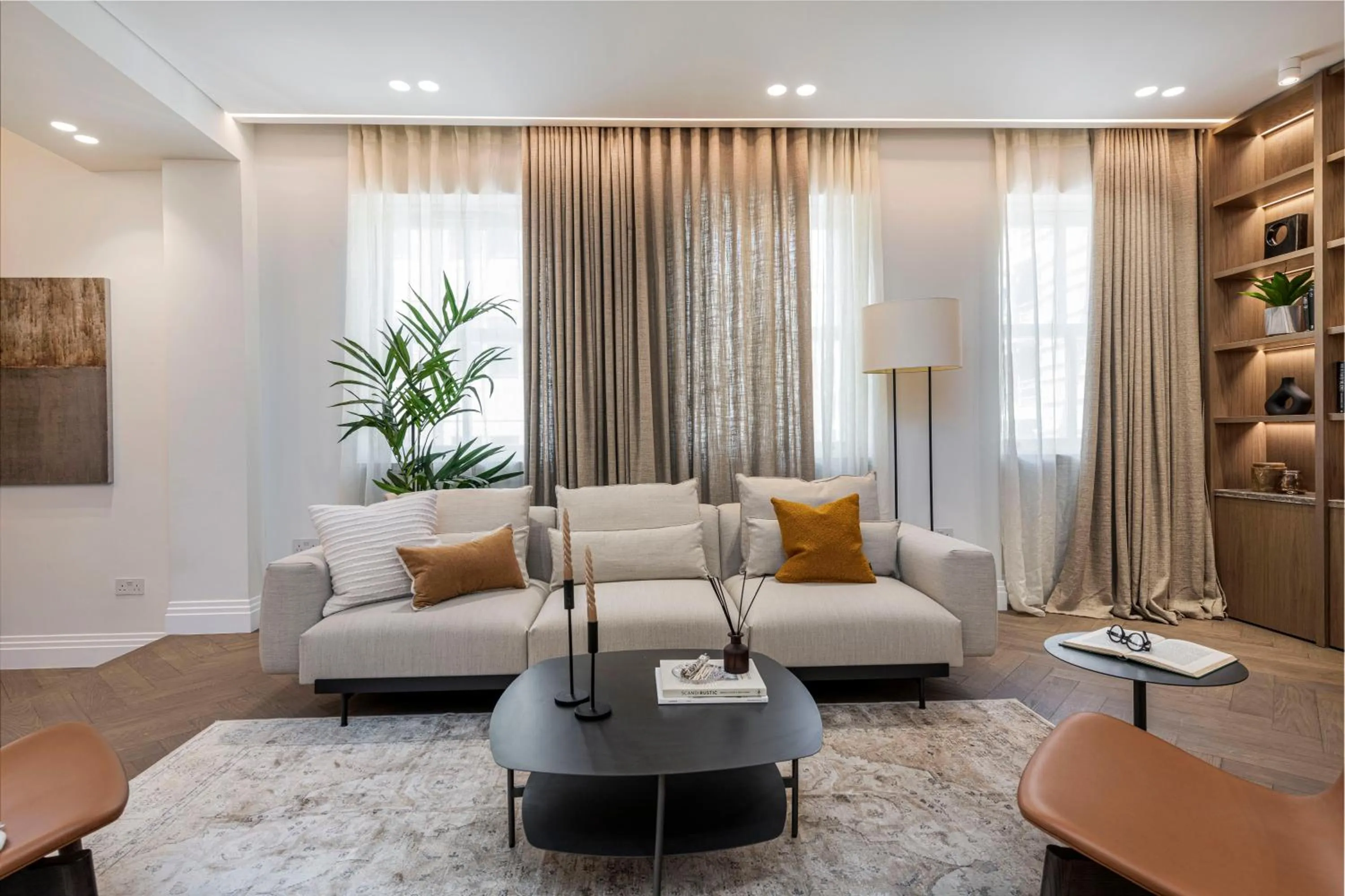 Living room in Covent Garden Piazza by Stayo