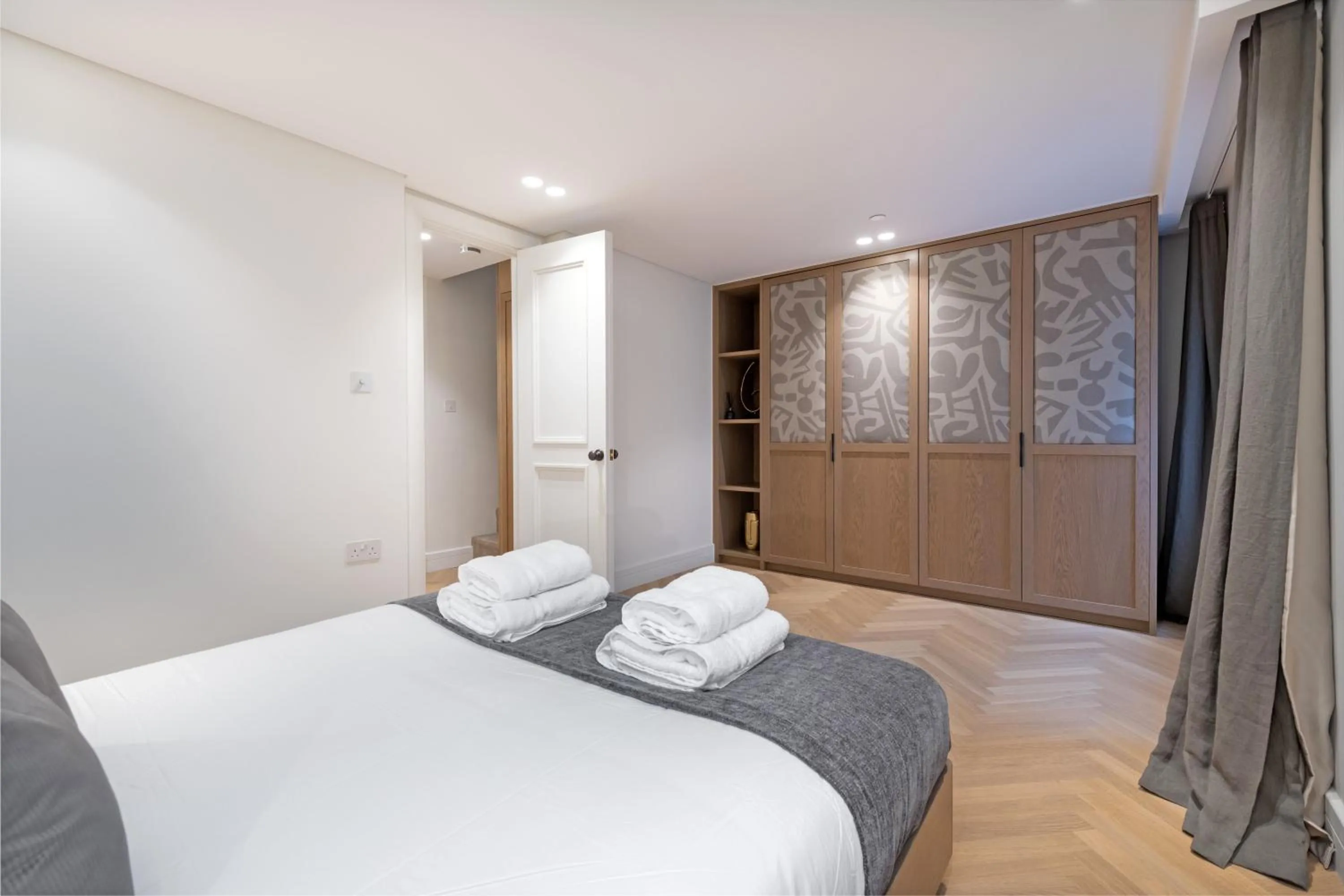 wardrobe in Covent Garden Piazza by Stayo