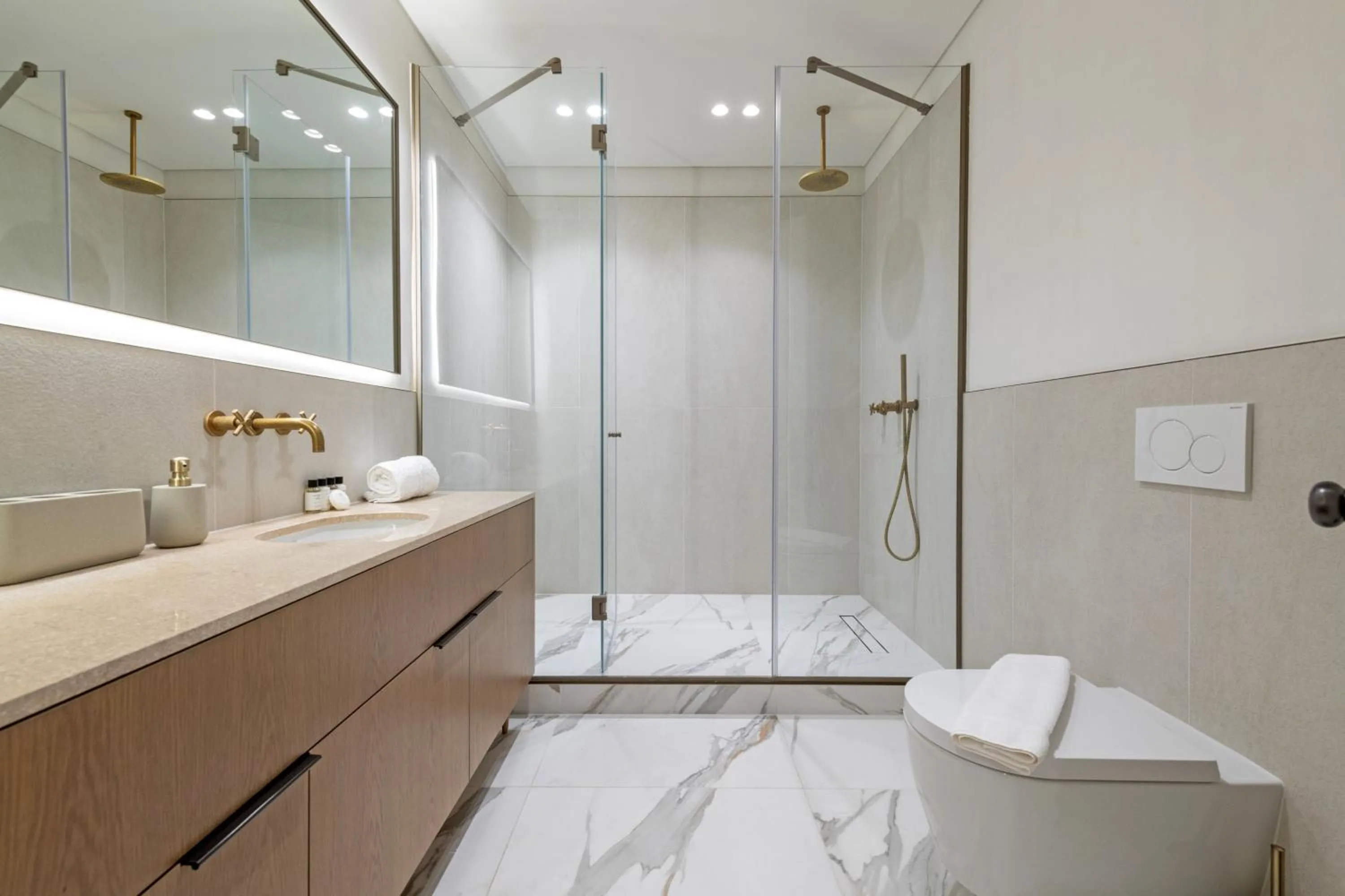 Toilet in Covent Garden Piazza by Stayo