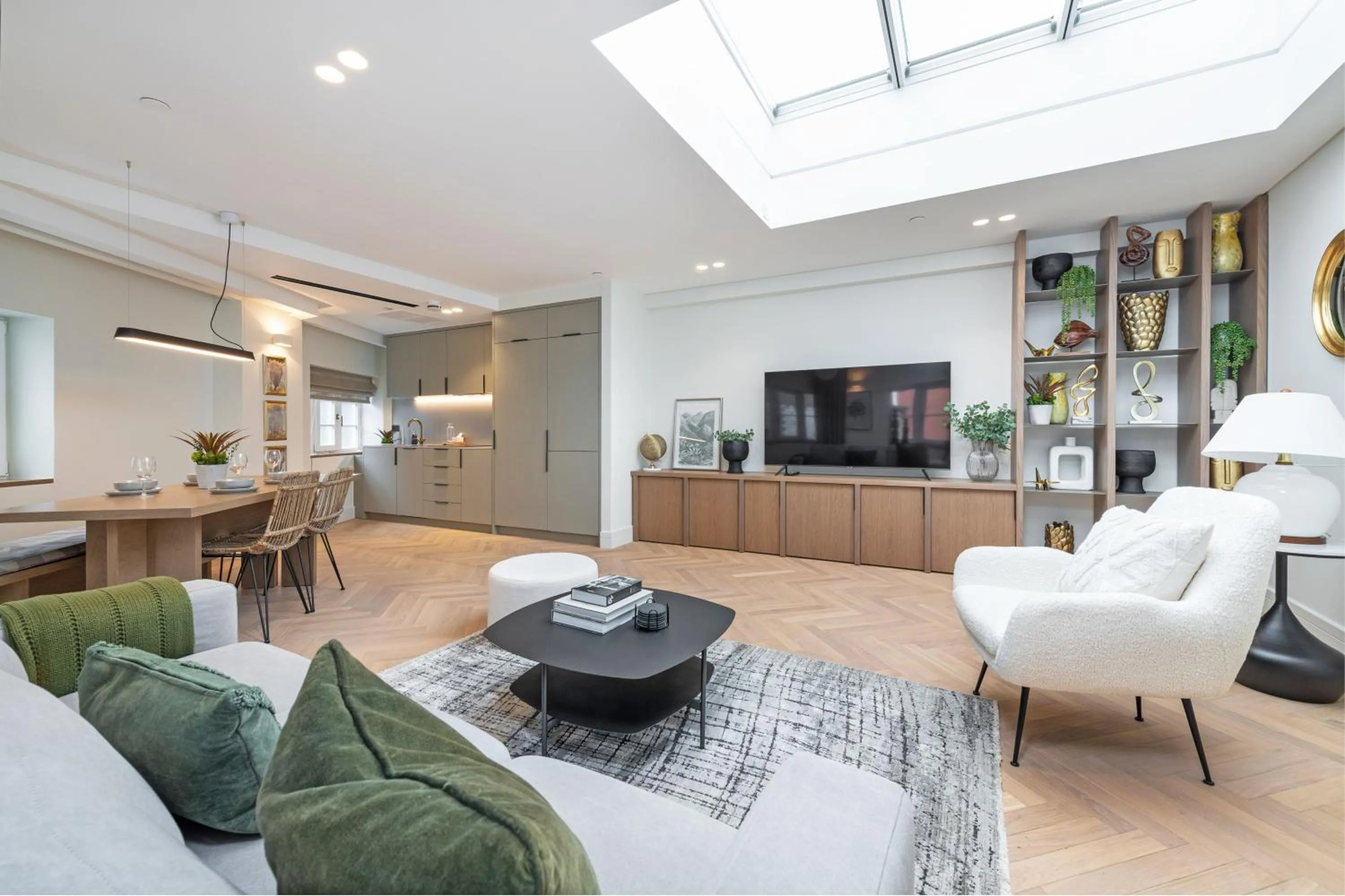 Living room in Covent Garden Piazza by Stayo