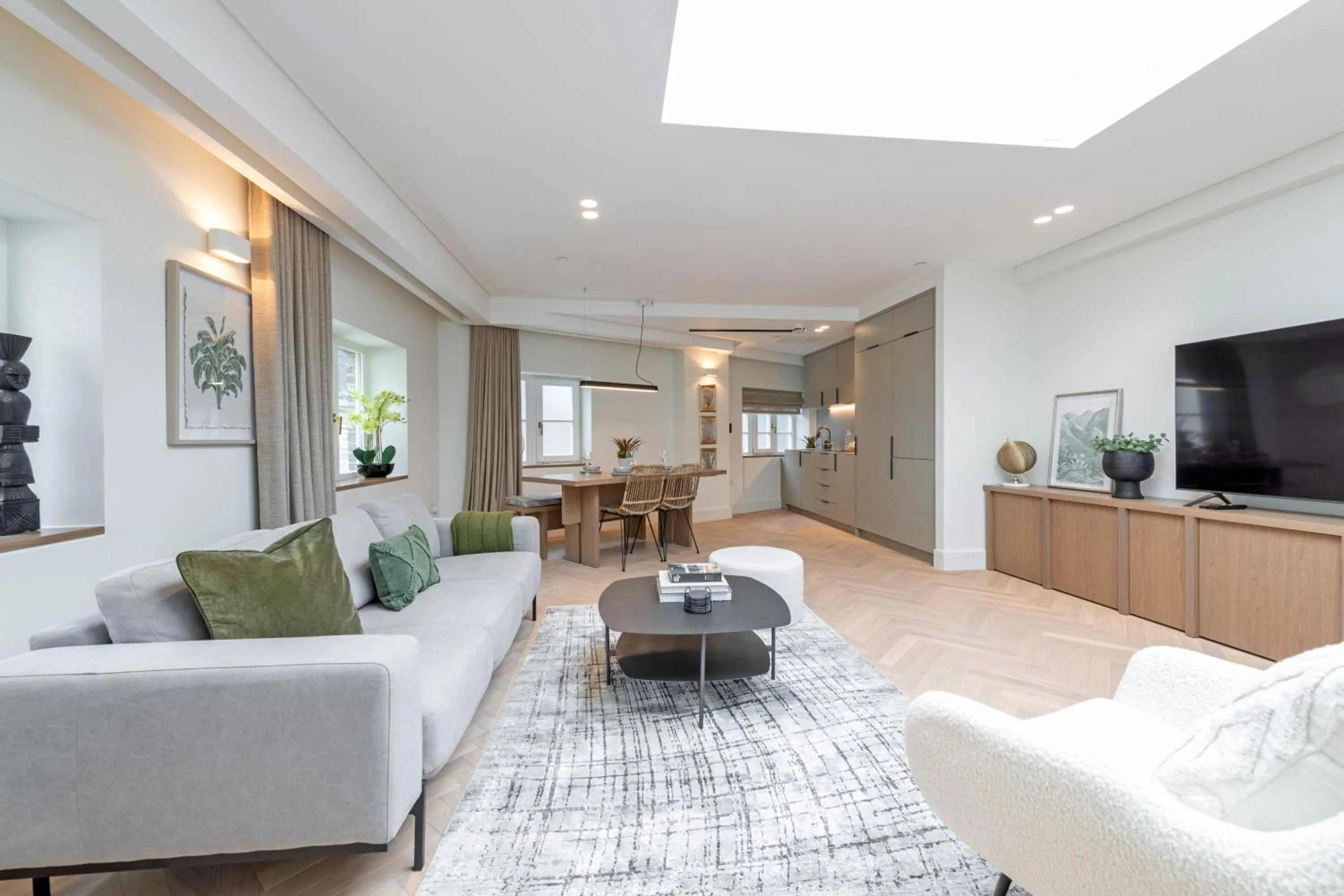 Living room in Covent Garden Piazza by Stayo