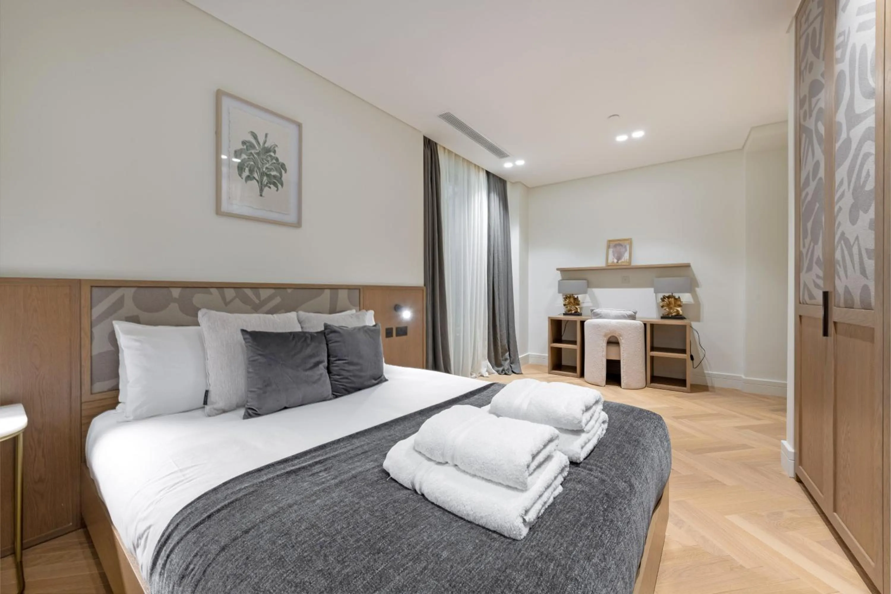 Photo of the whole room in Covent Garden Piazza by Stayo