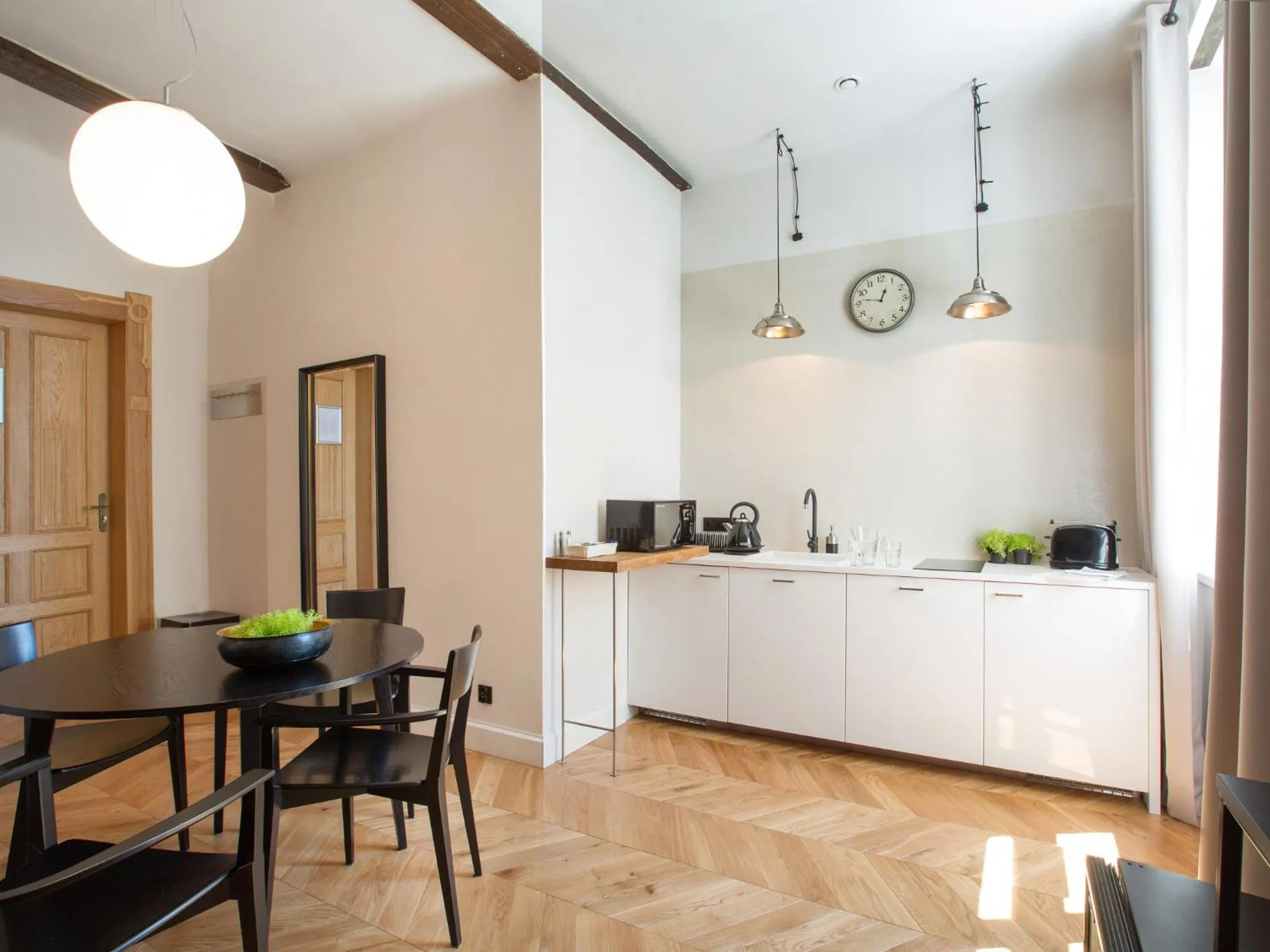 Kitchen or kitchenette in Antique Apartments Plac Szczepański