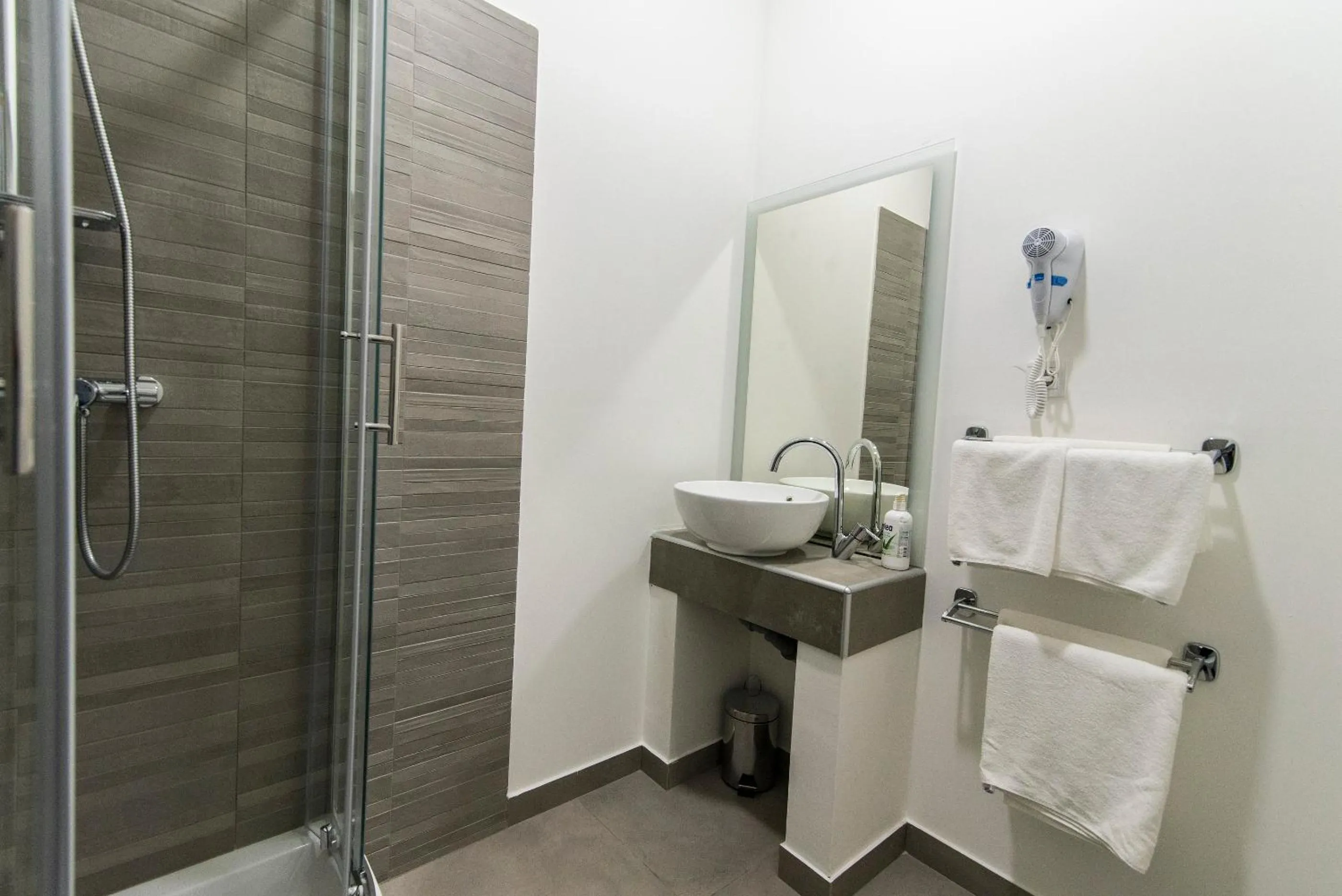 Bathroom in Hotel Cool Zagreb Airport