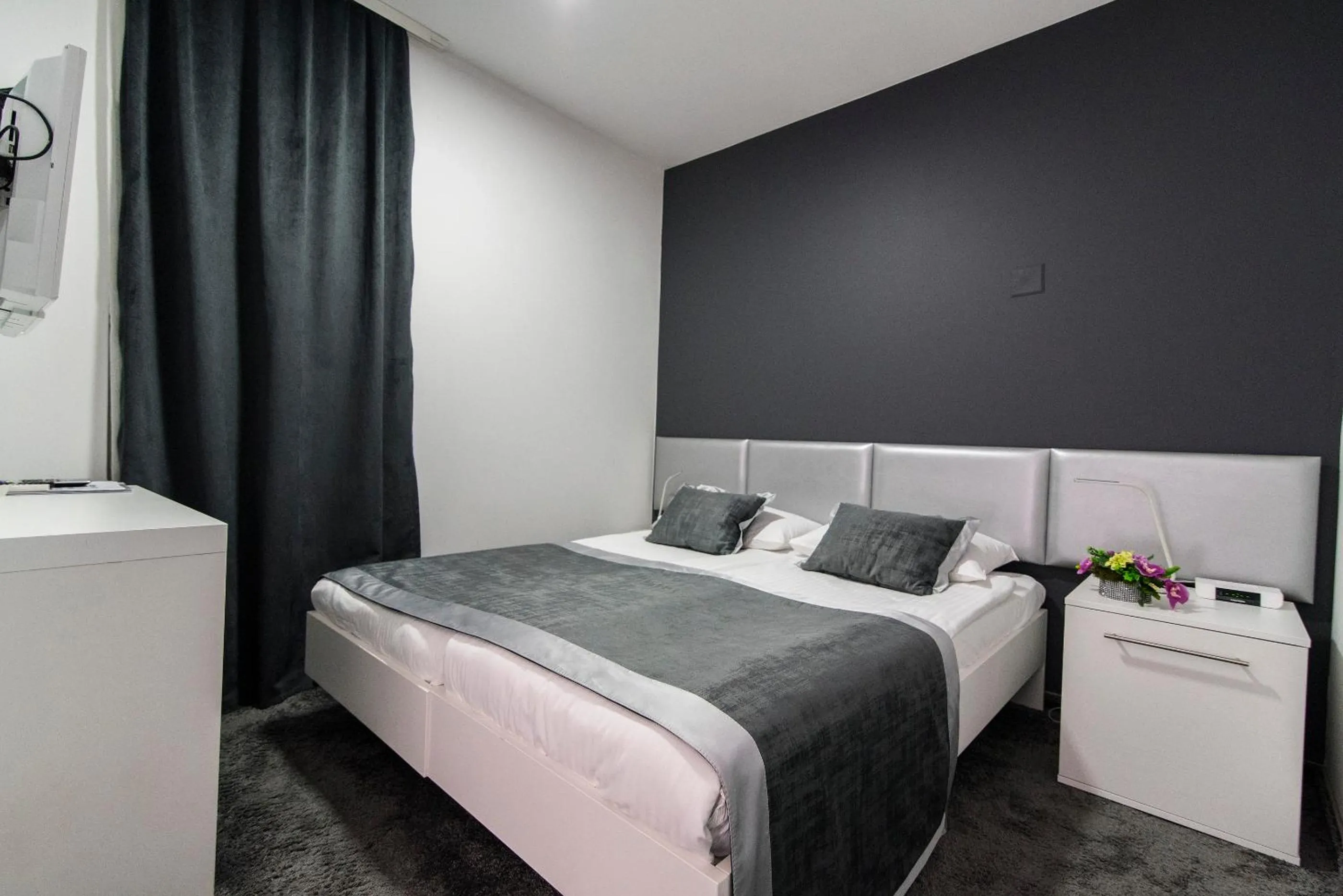 Bed in Hotel Cool Zagreb Airport