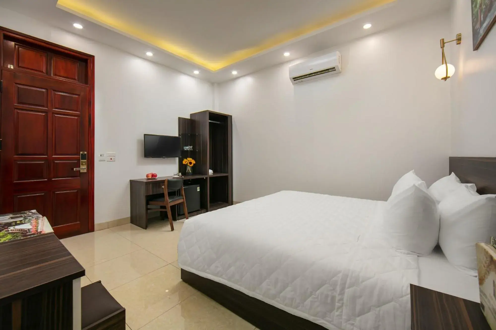 Communal lounge/ TV room, Bed in Hanoi Airport Suites Hostel & Travel Communal lounge/ TV room, Bed in Hanoi Airport Suites Hostel & Travel
