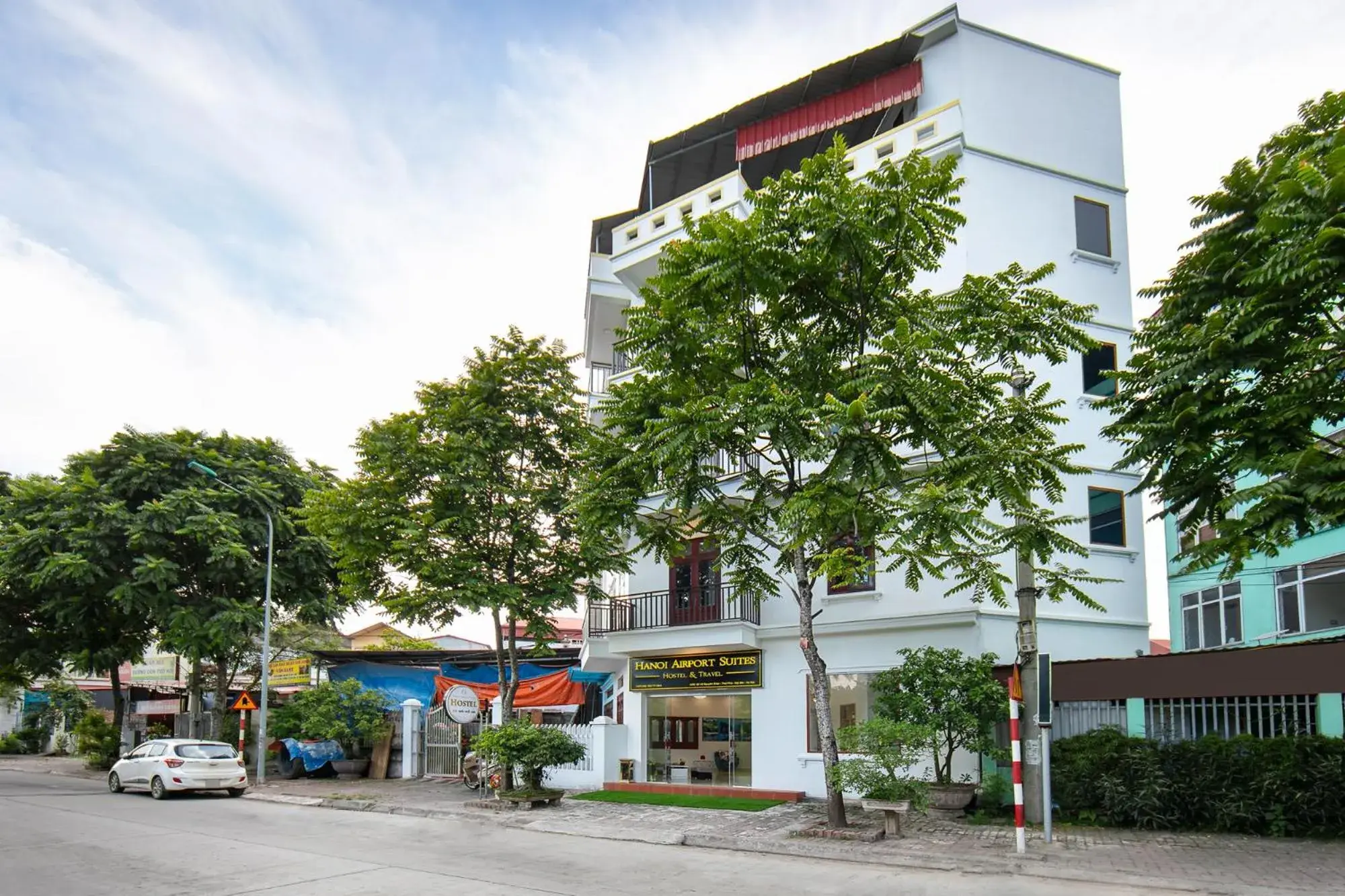 Property building in Hanoi Airport Suites Hostel & Travel Property building in Hanoi Airport Suites Hostel & Travel