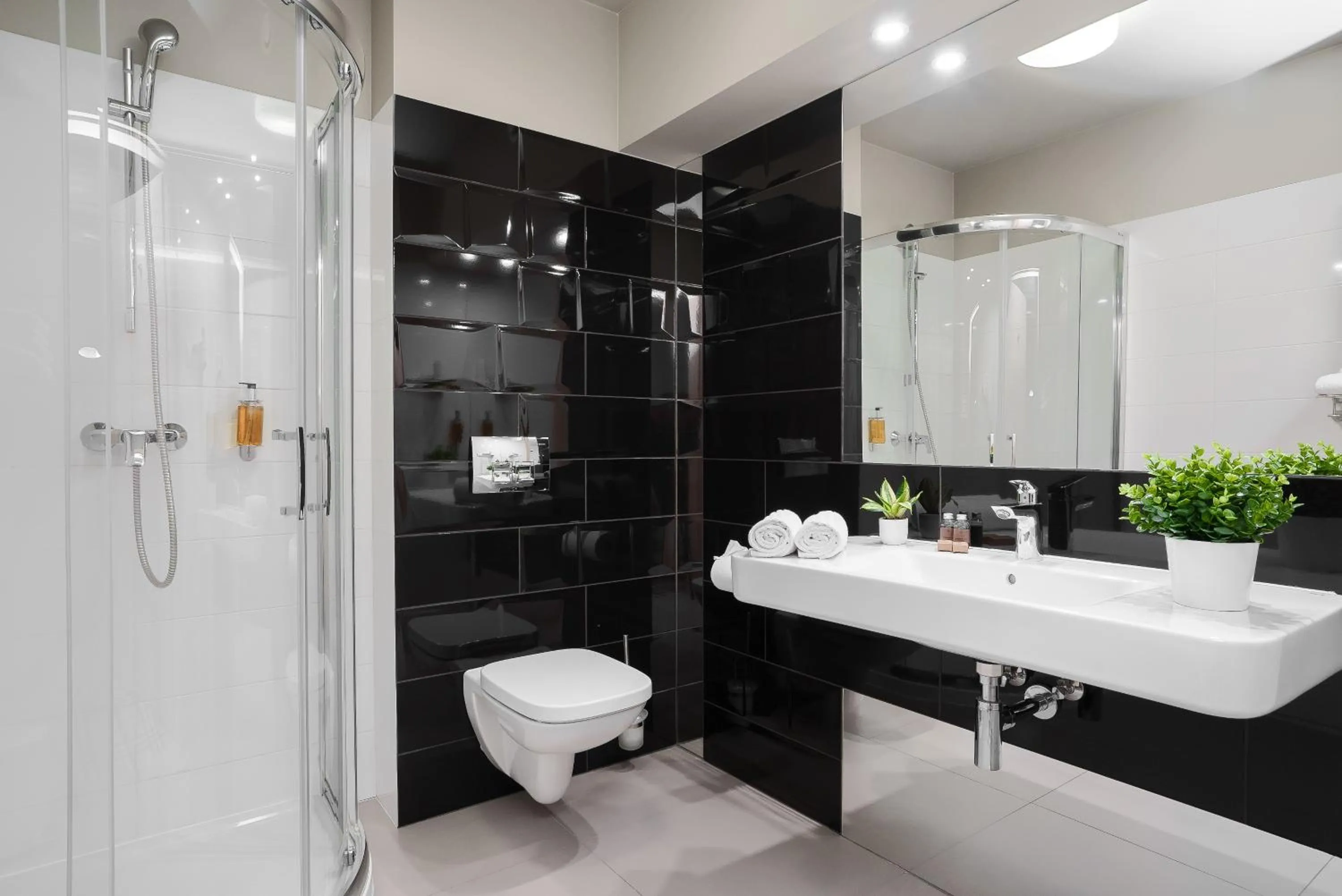 Shower in Hotel Witkowski Warsaw Airport