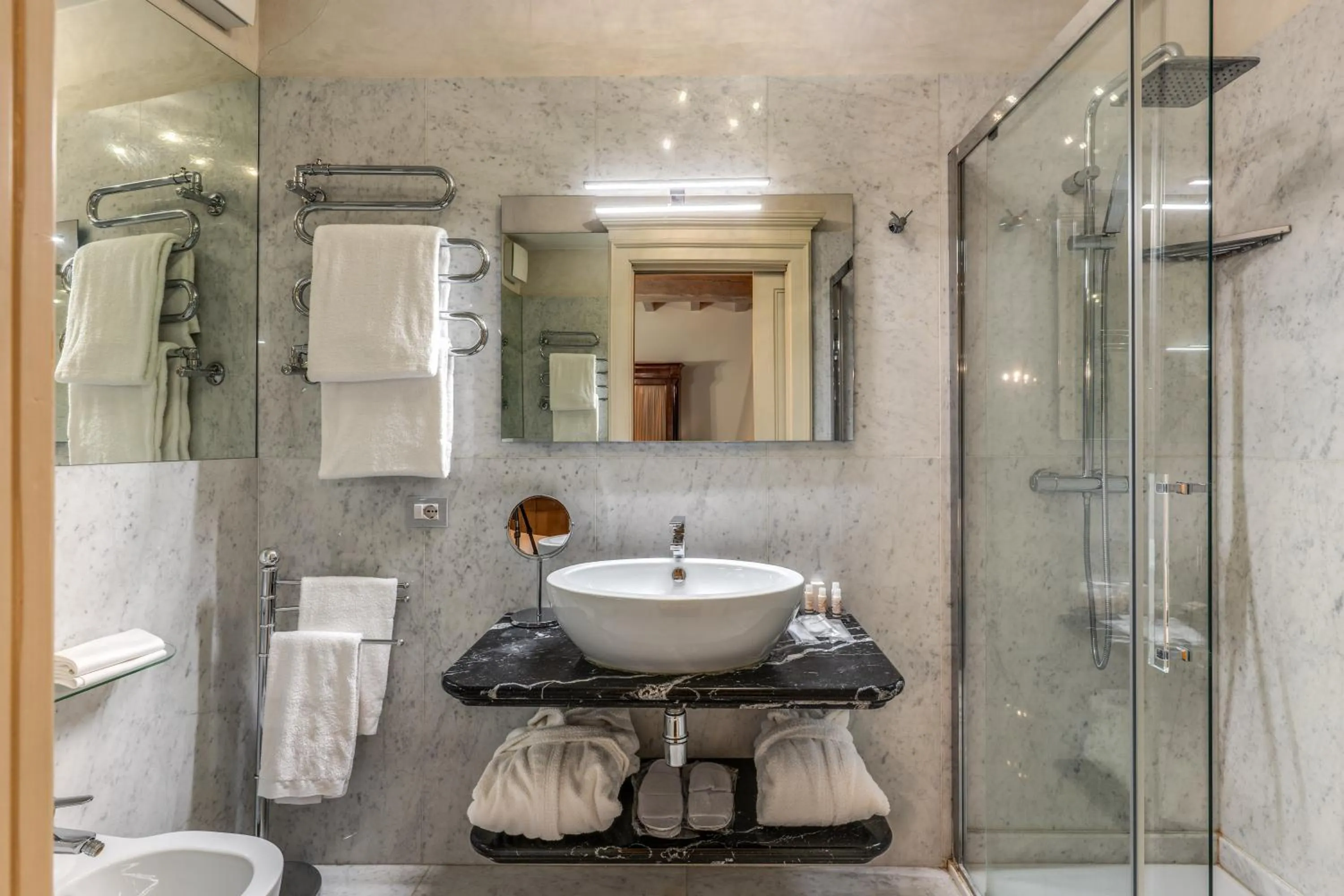 Bathroom in Hotel Santa Marta Suites
