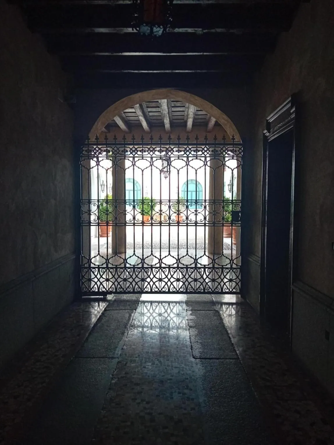 Facade/entrance in Hotel Santa Marta Suites
