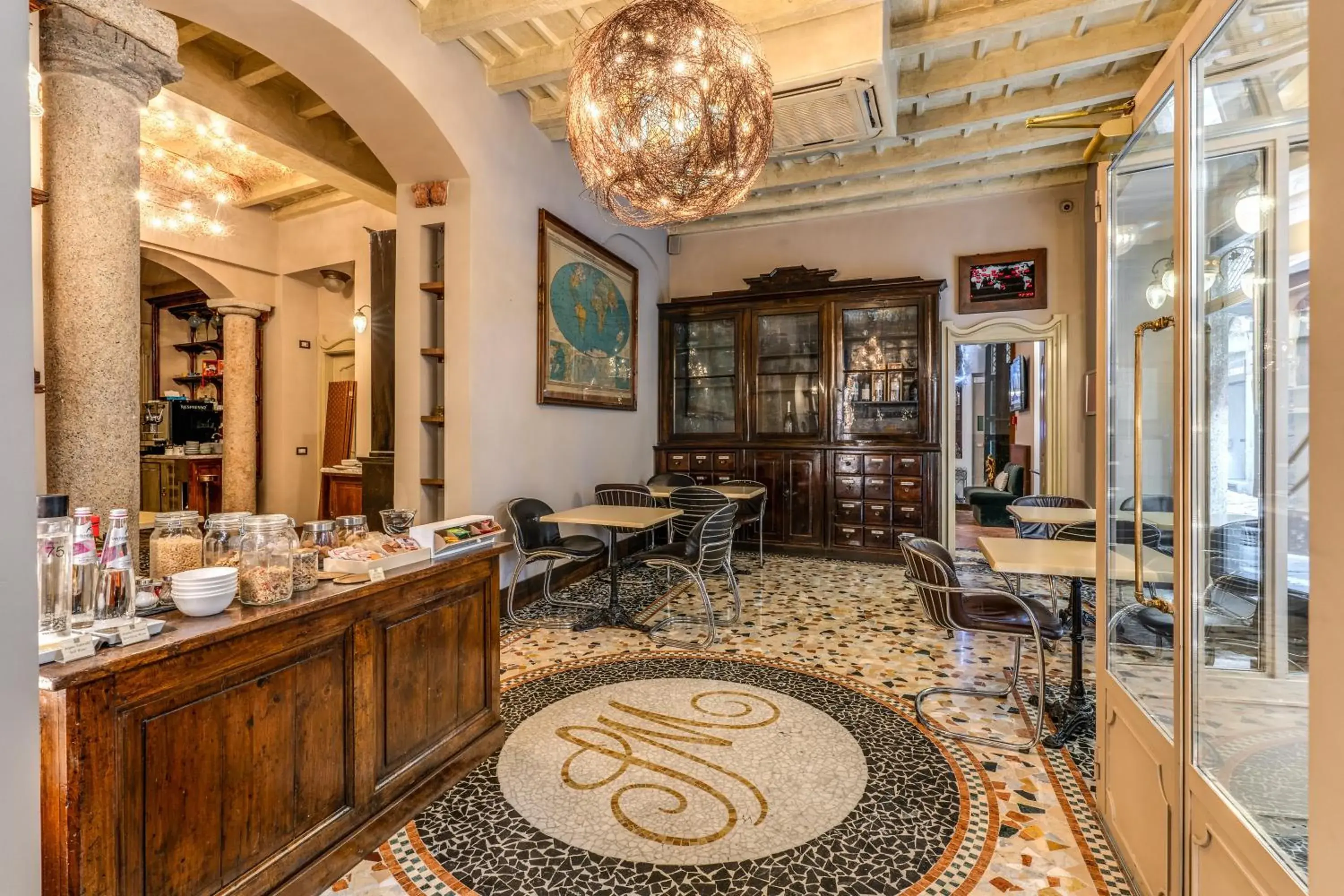 Restaurant/places to eat in Hotel Santa Marta Suites Restaurant/places to eat in Hotel Santa Marta Suites