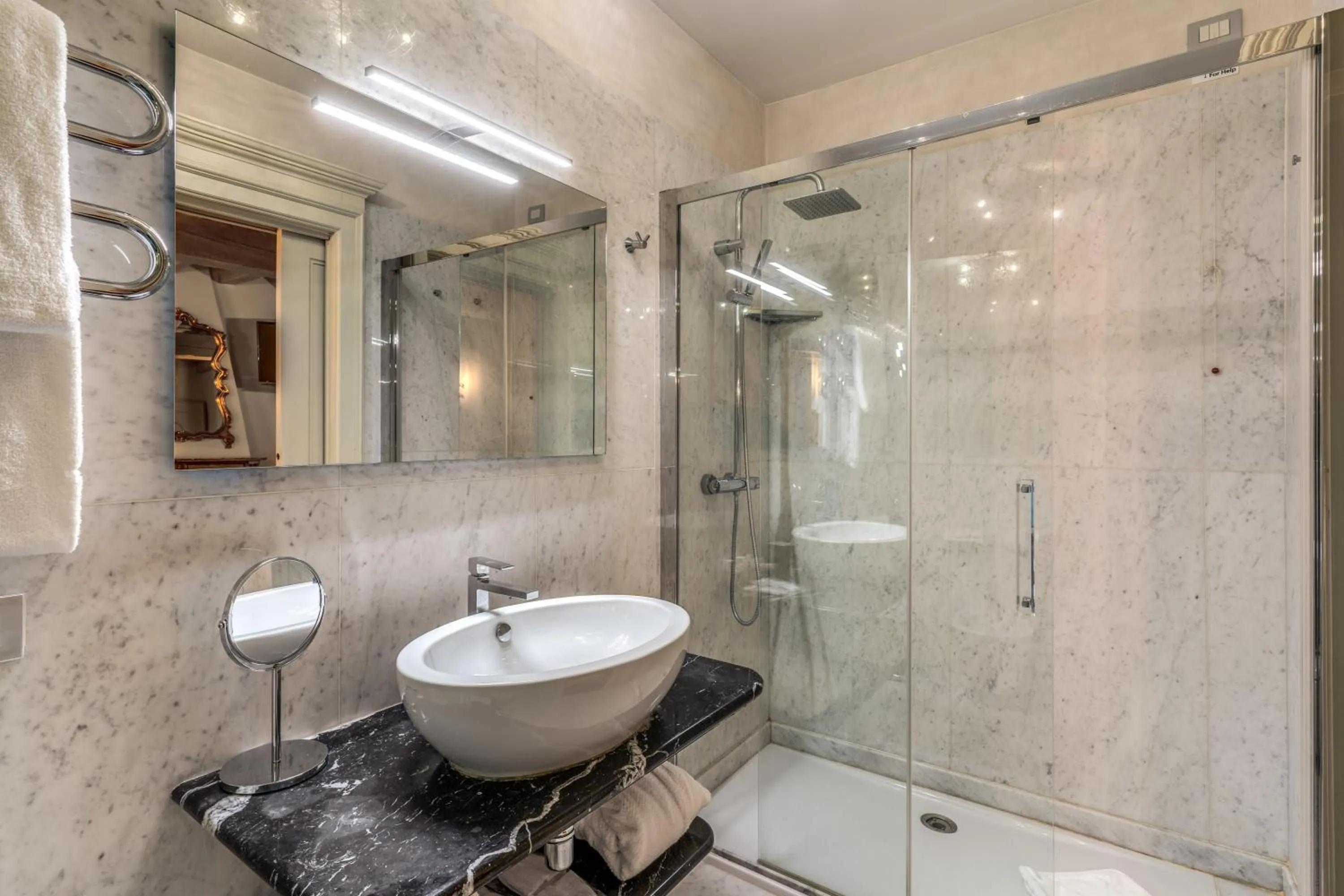 Bathroom in Hotel Santa Marta Suites