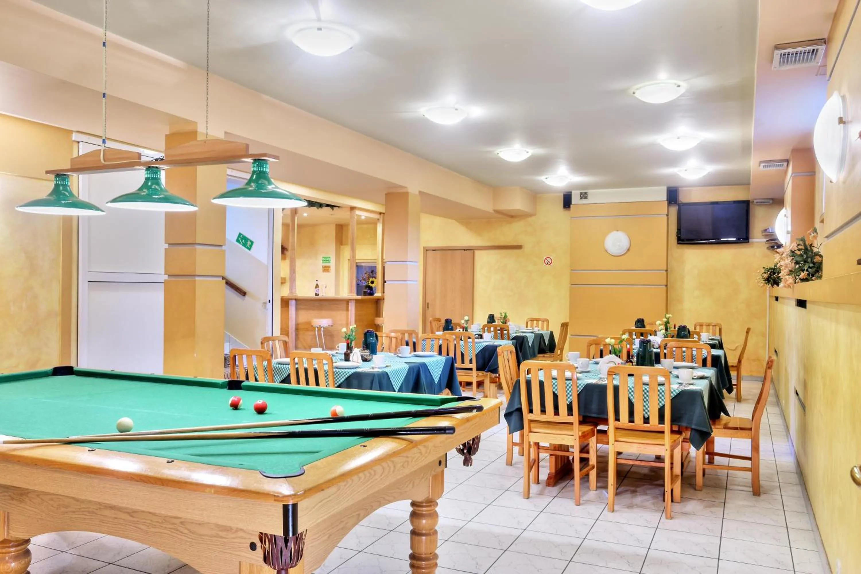 Communal lounge/ TV room in Zajazd Ustronie