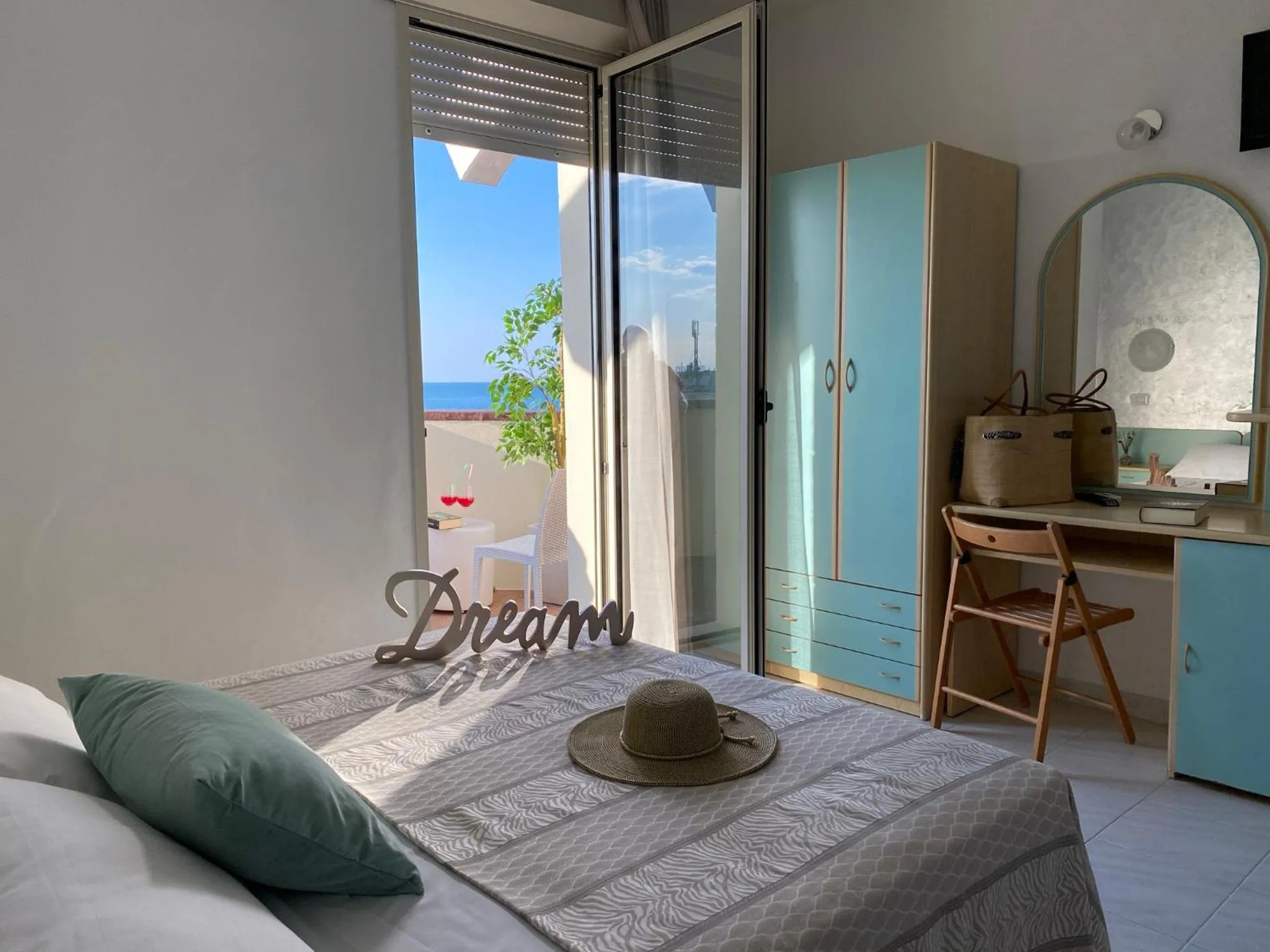 Bedroom in Hotel Jumbo